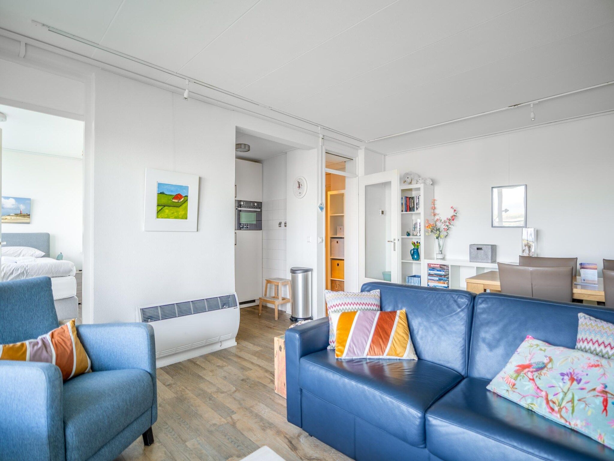 De woonkamer van Juliana 112 in De Koog