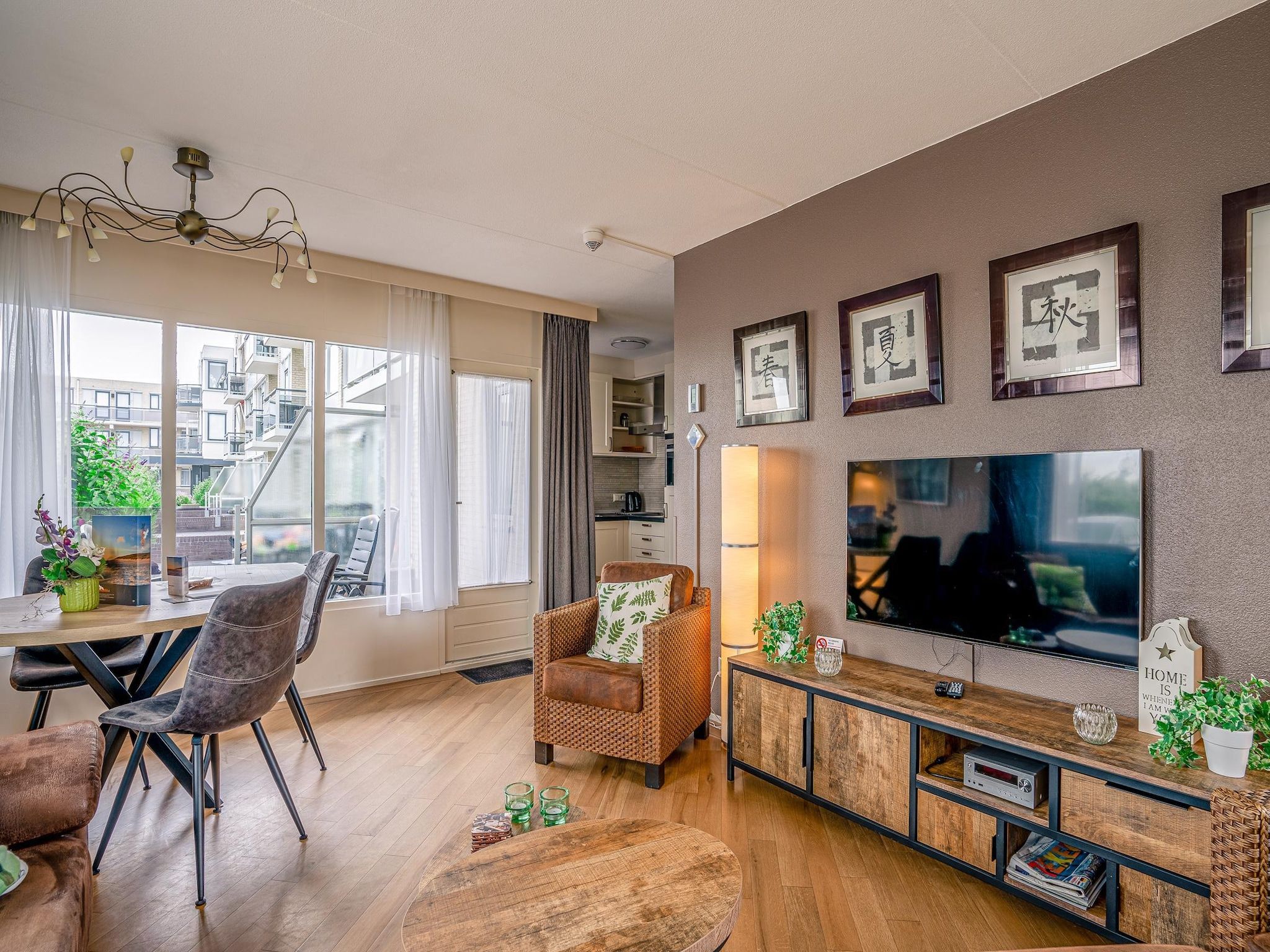 De woonkamer van Juliana 070 in De Koog