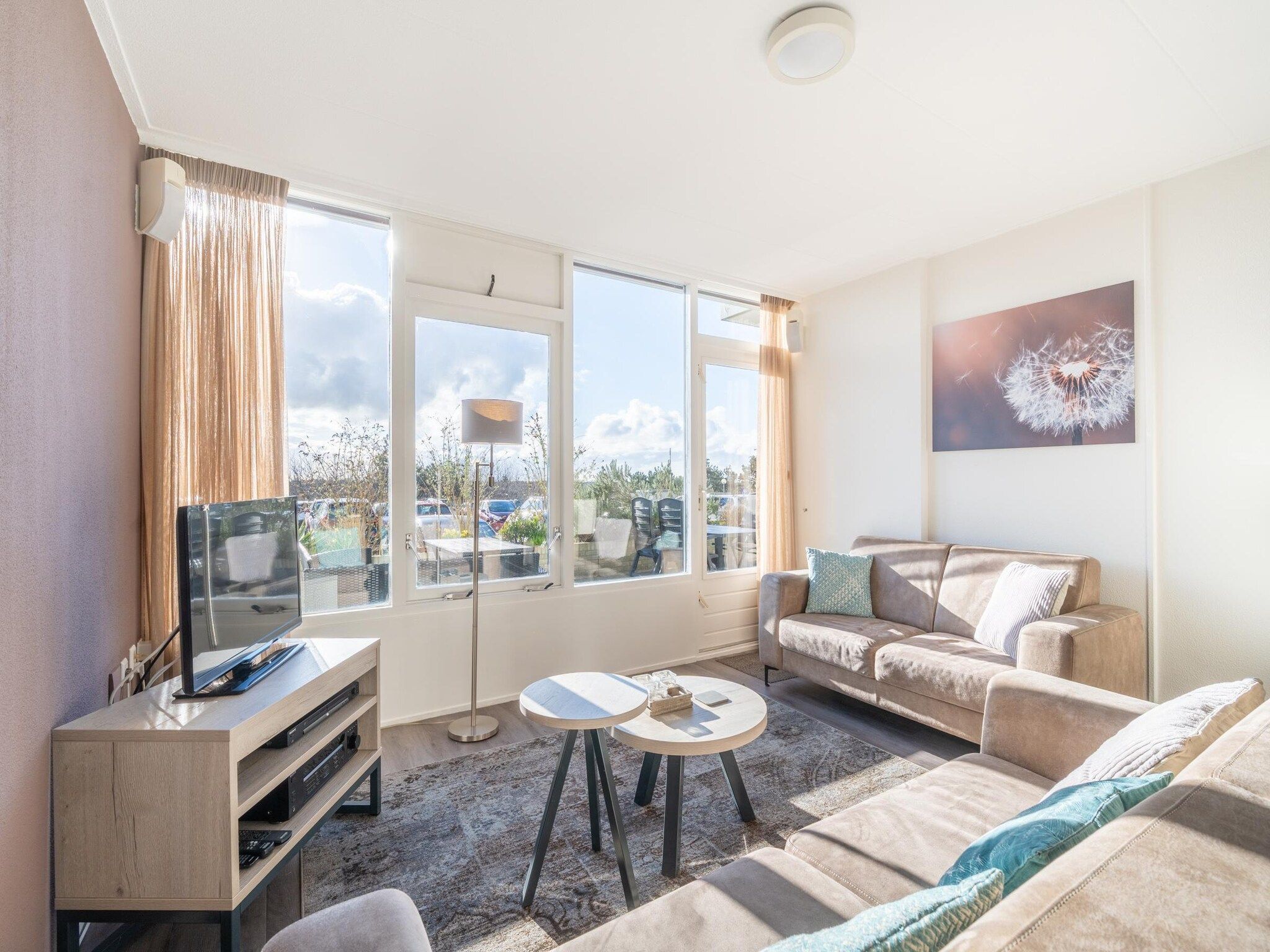 De woonkamer van Juliana 074 in De Koog