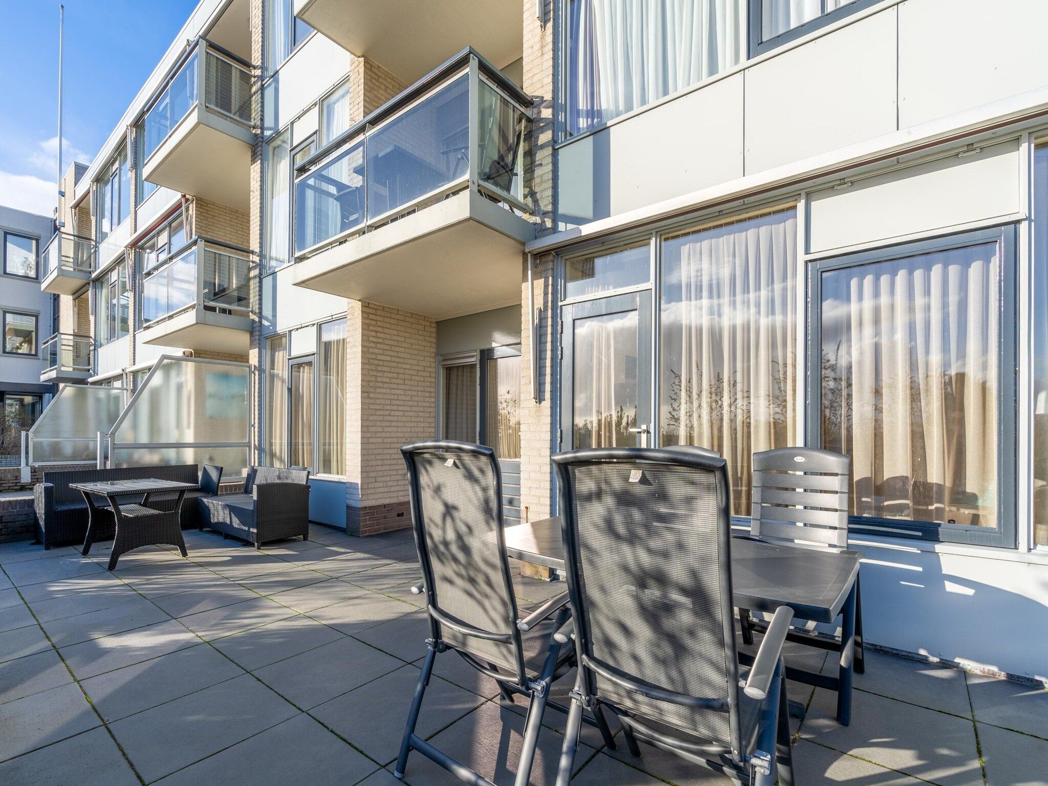 Het terras van Juliana 074 in De Koog