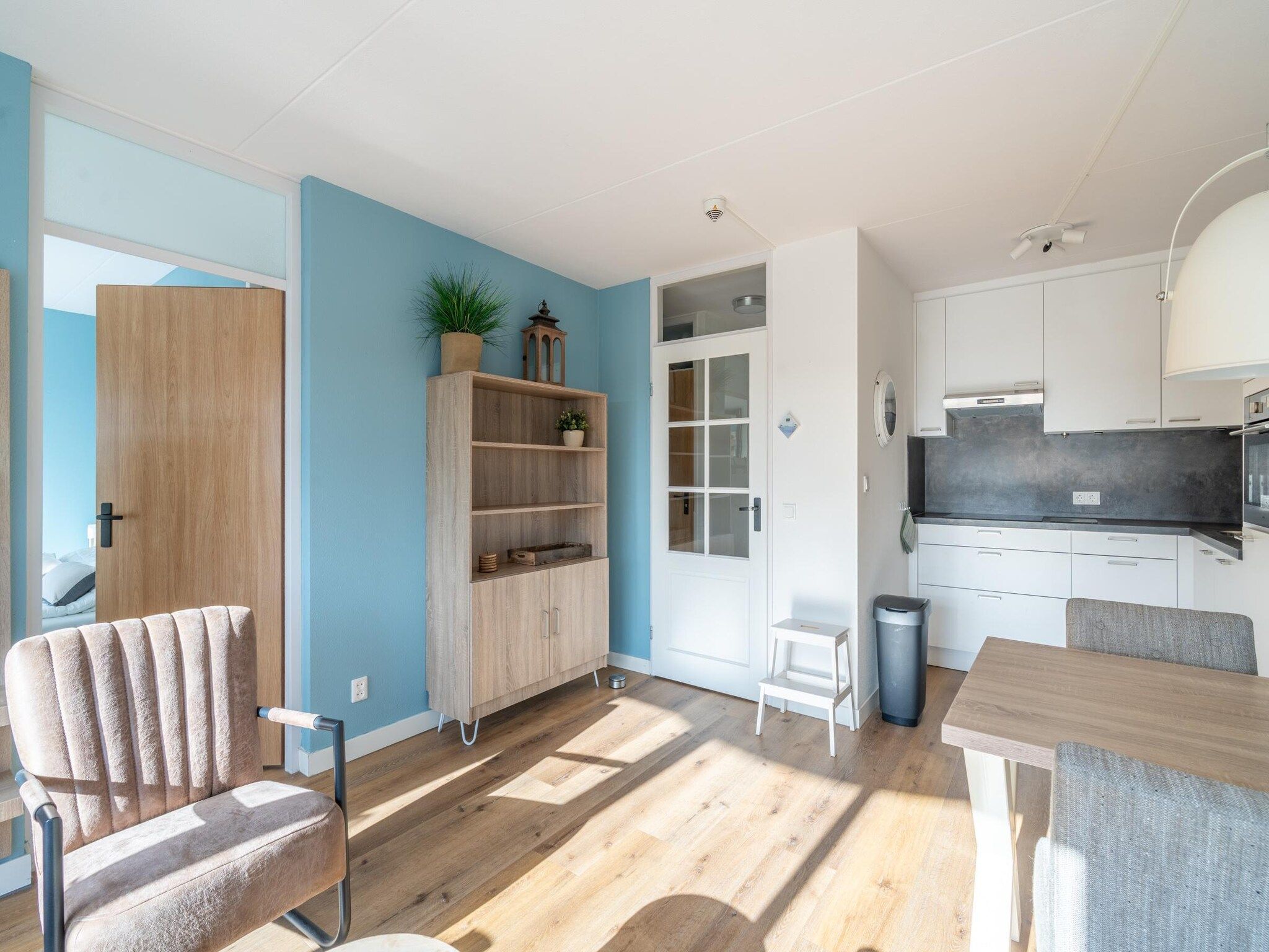 De woonkamer van Juliana 080 in De Koog