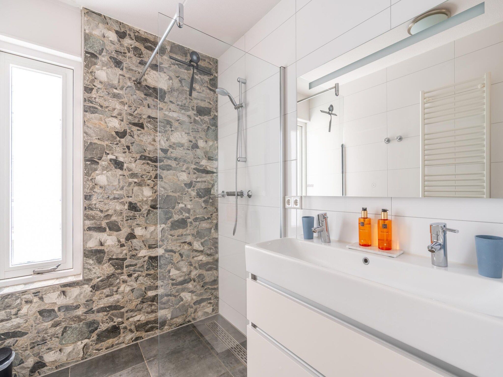 De badkamer van Juliana 080 in De Koog