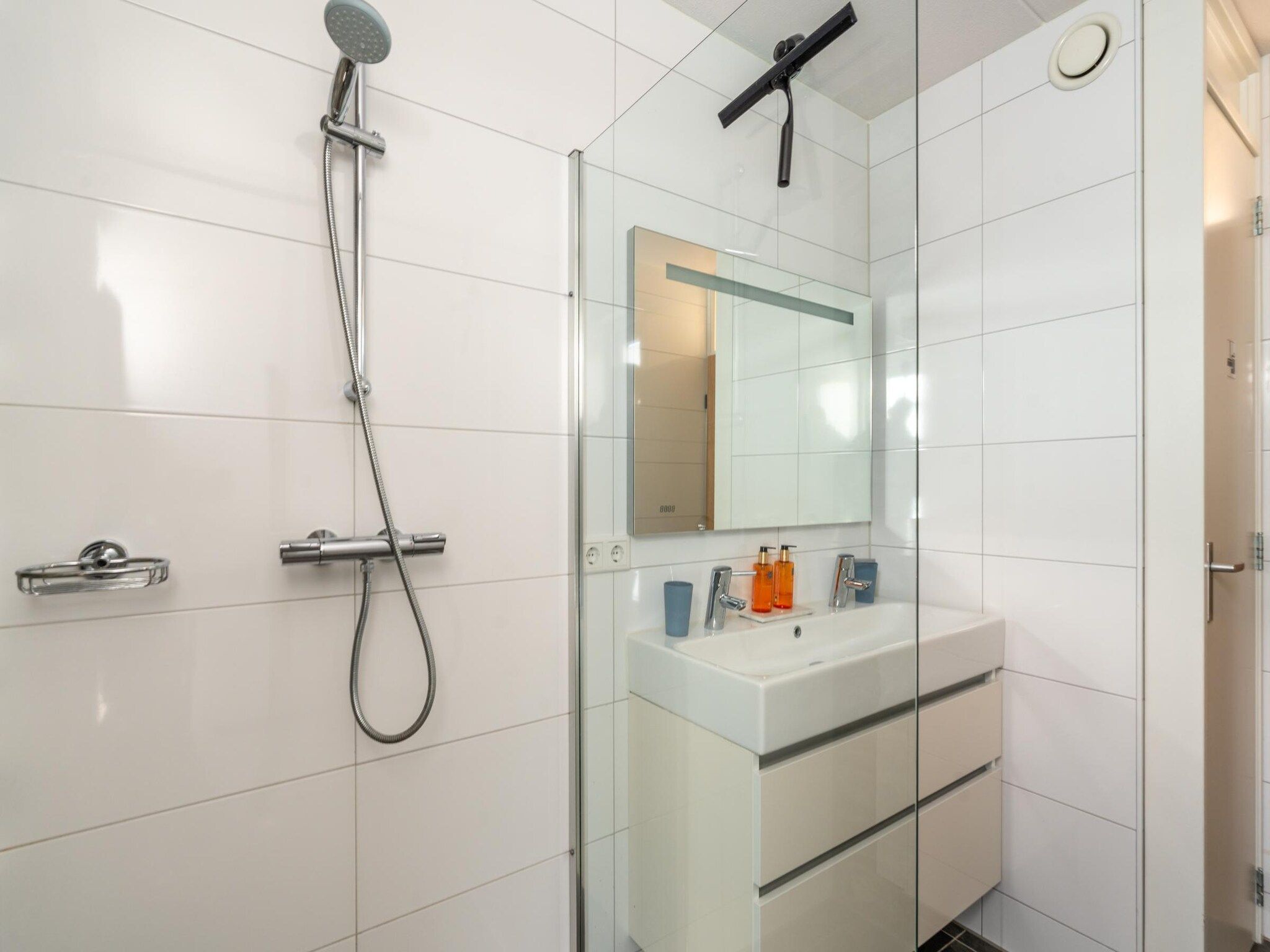 De badkamer van Juliana 080 in De Koog