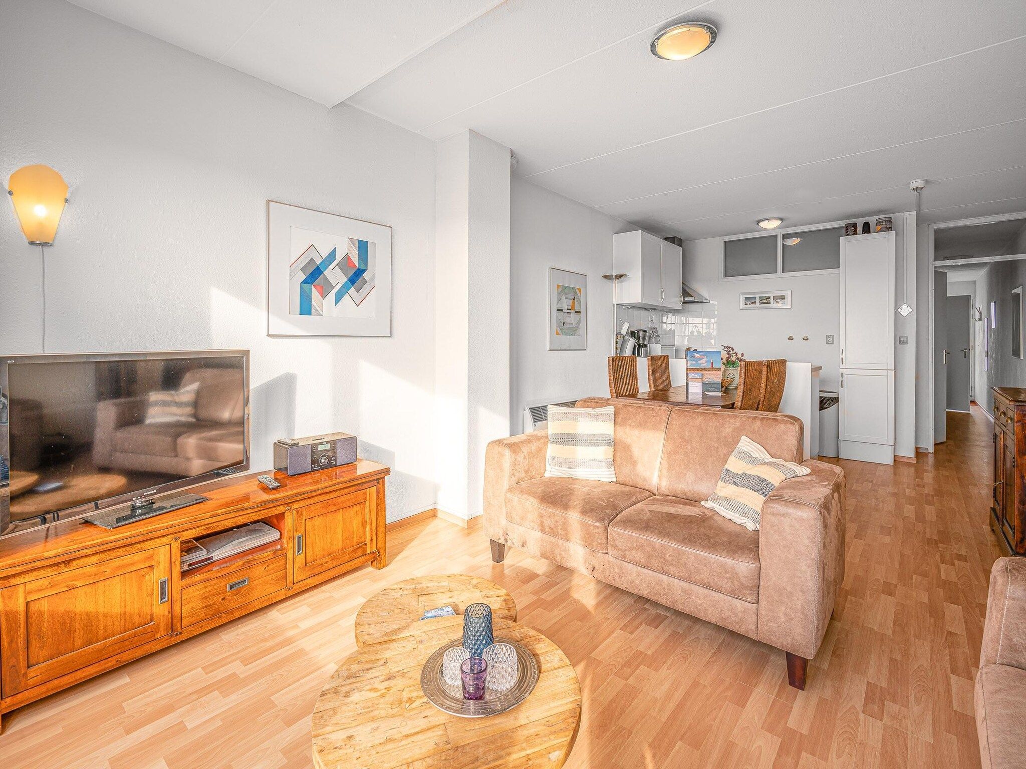 De woonkamer van Juliana 090 in De Koog