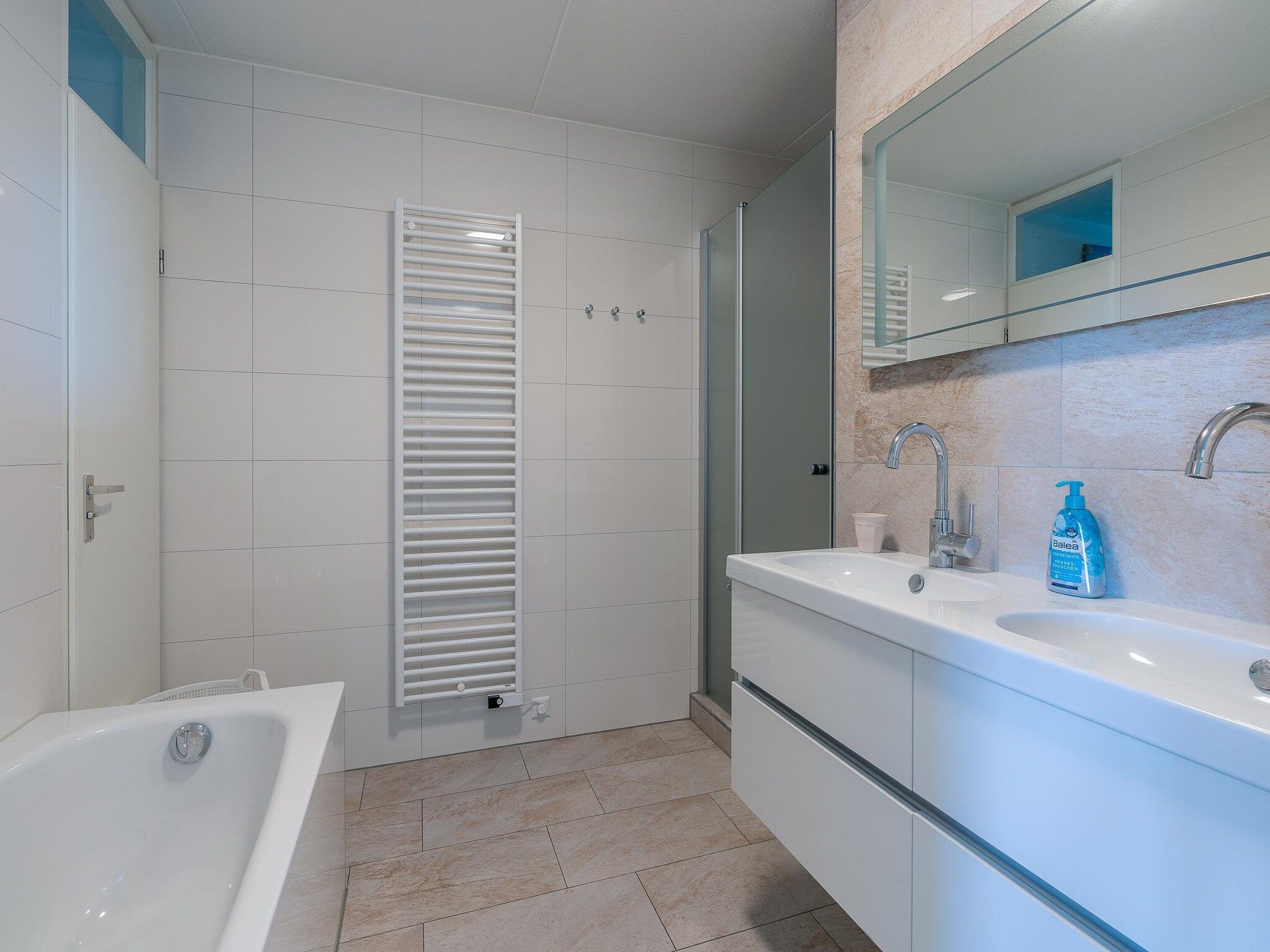 De badkamer van Juliana 100 in De Koog