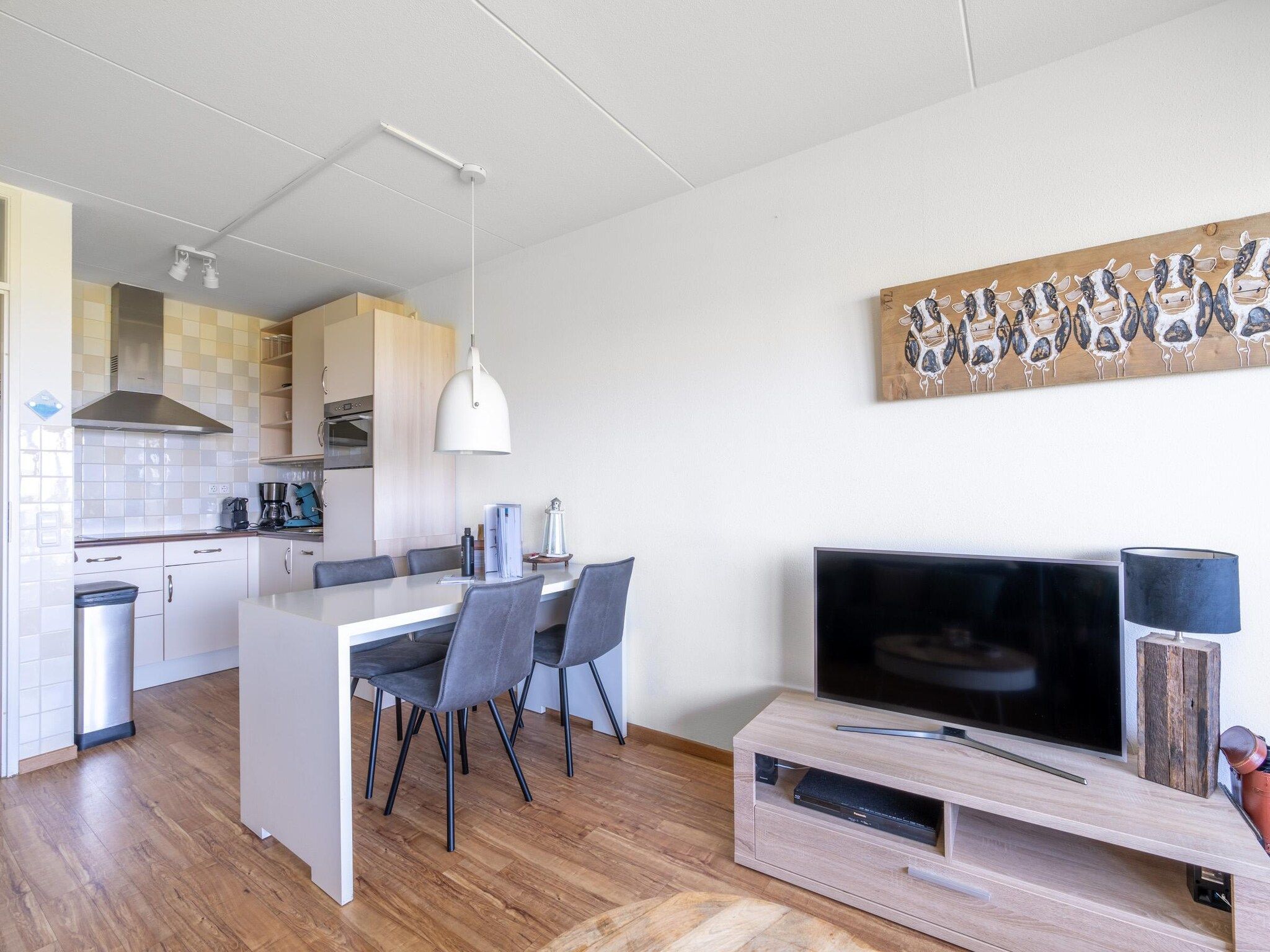 De woonkamer van Juliana 102 in De Koog