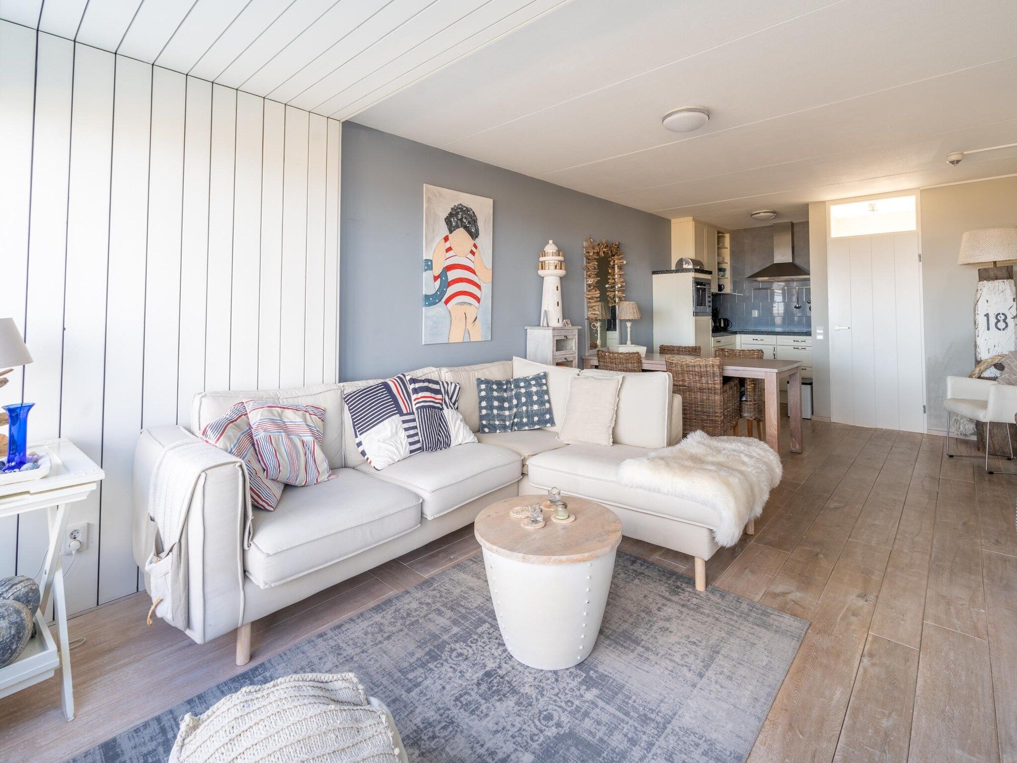 De woonkamer van Juliana 104 in De Koog