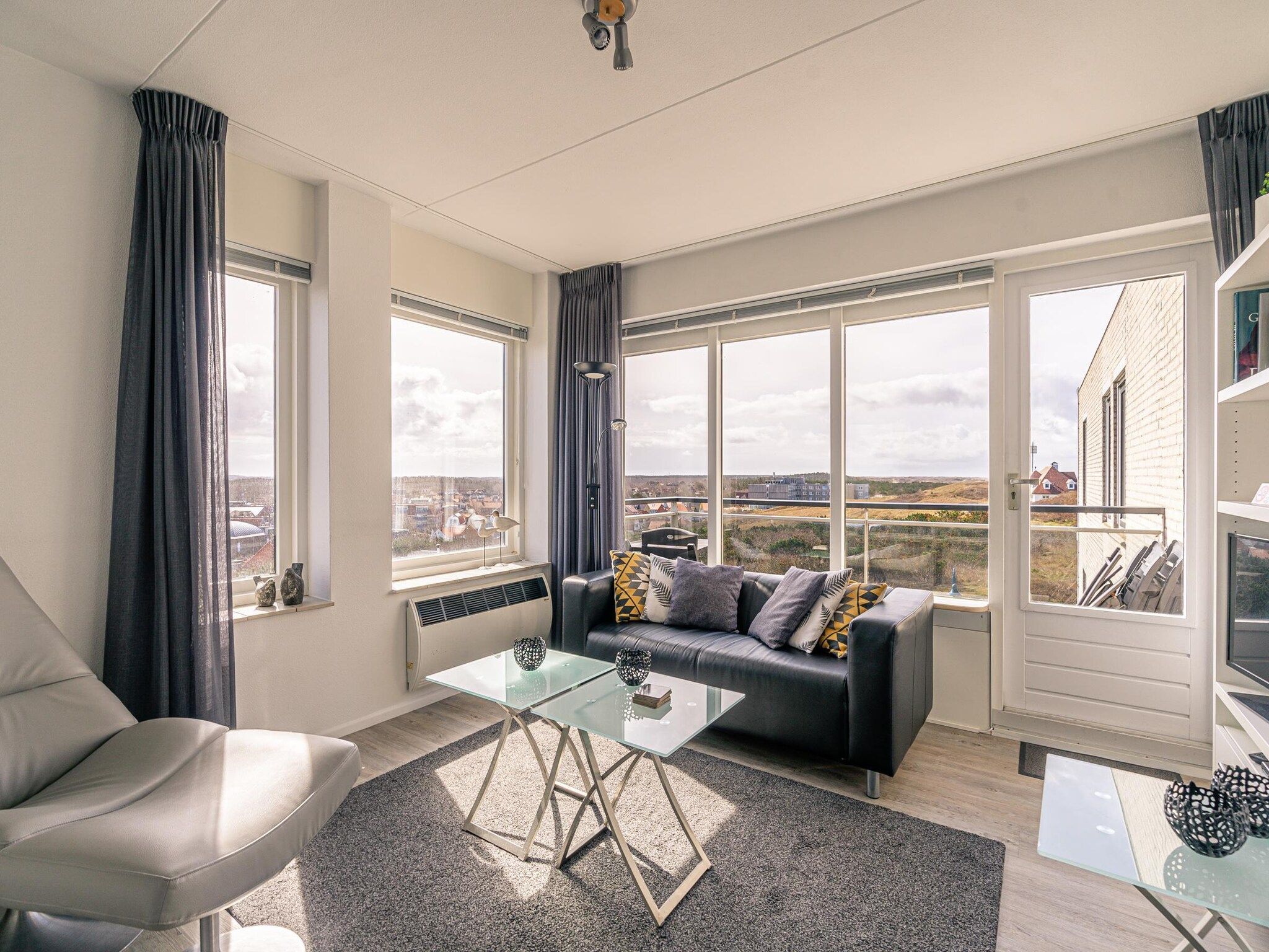 De woonkamer van Juliana 132 in De Koog