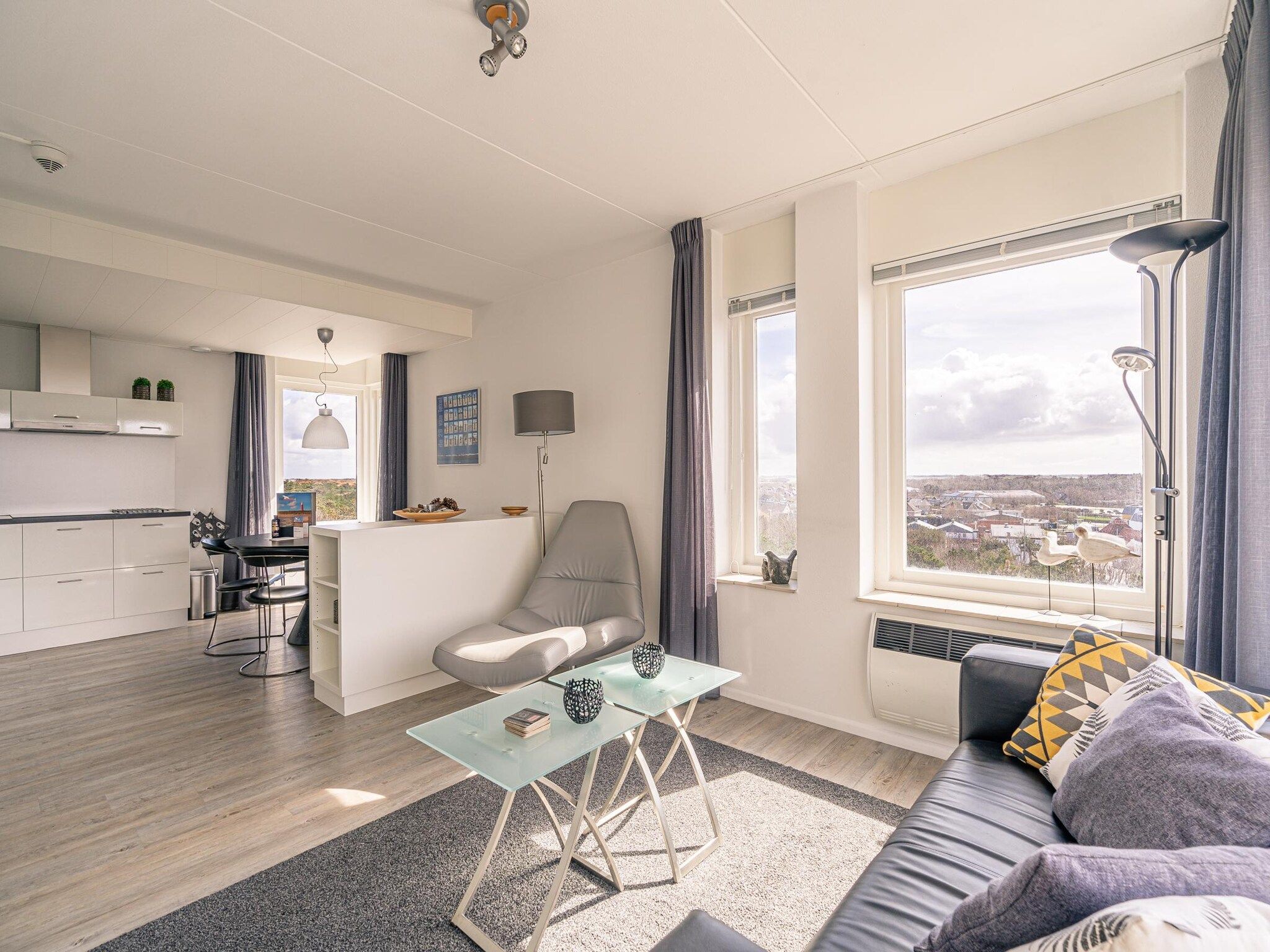 De woonkamer van Juliana 132 in De Koog