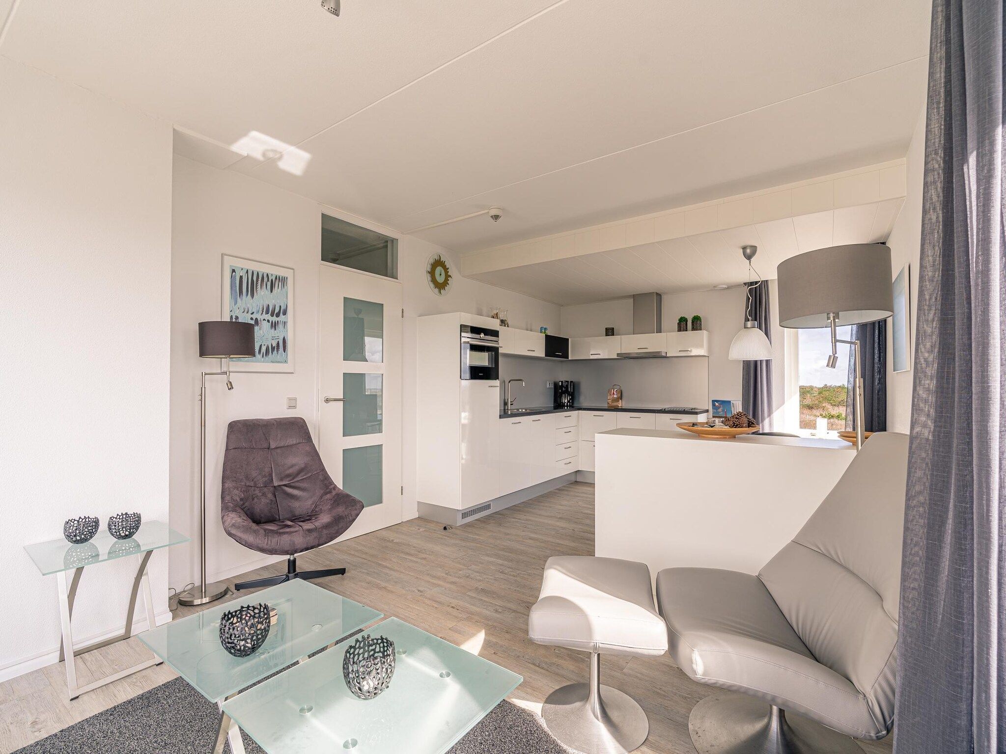 De woonkamer van Juliana 132 in De Koog