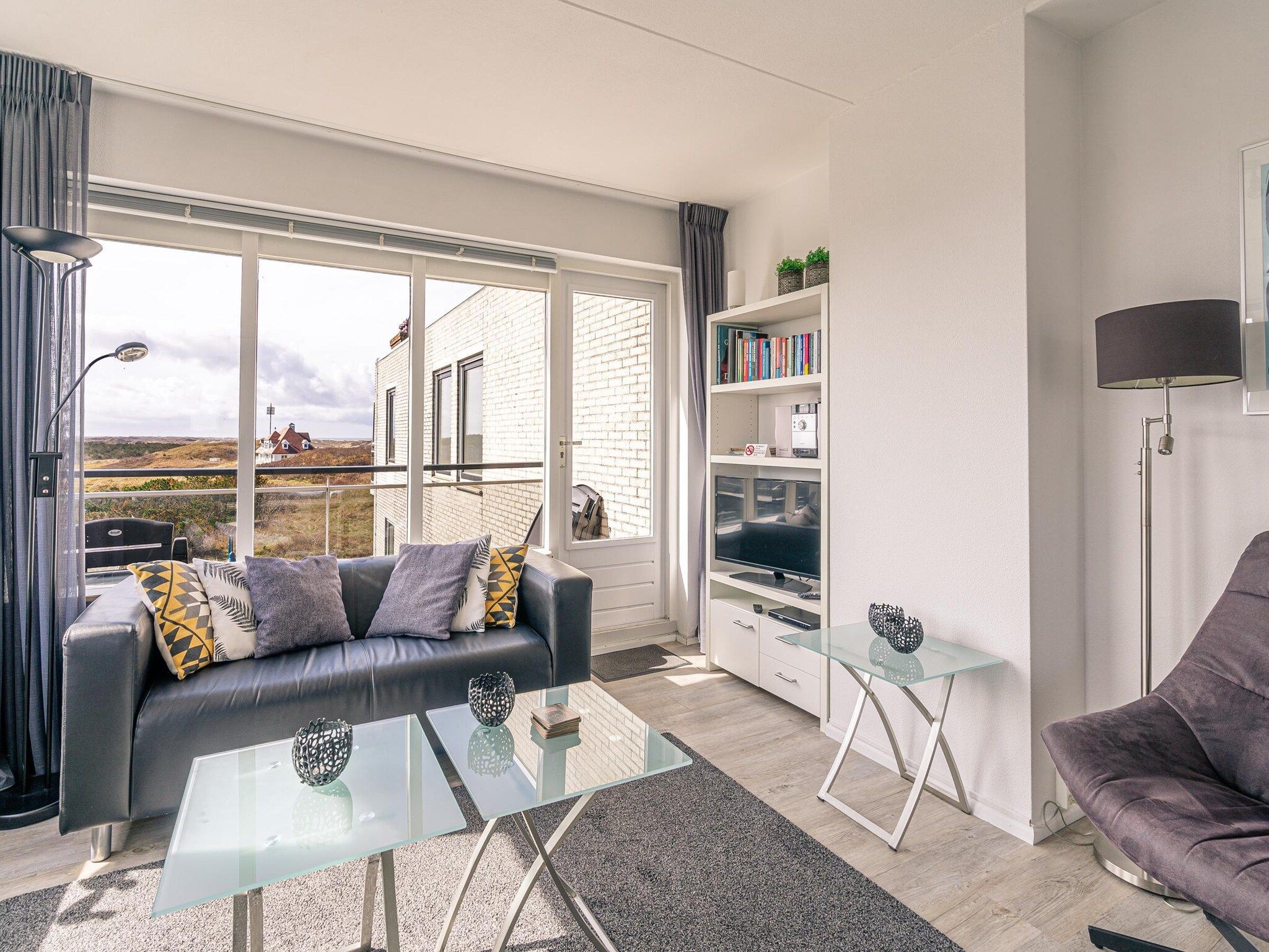 De woonkamer van Juliana 132 in De Koog