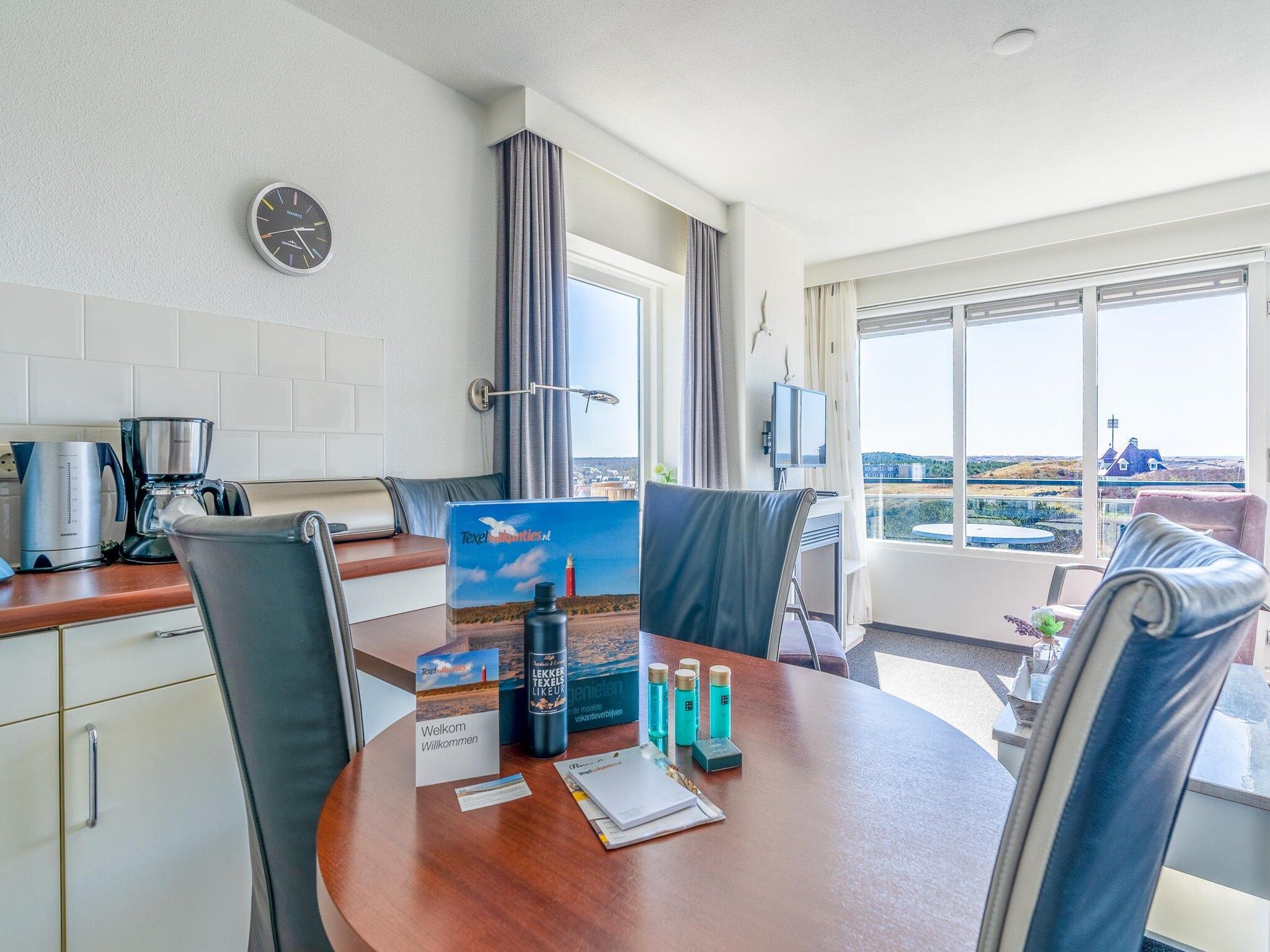 De eetkamer van Juliana 134 in De Koog