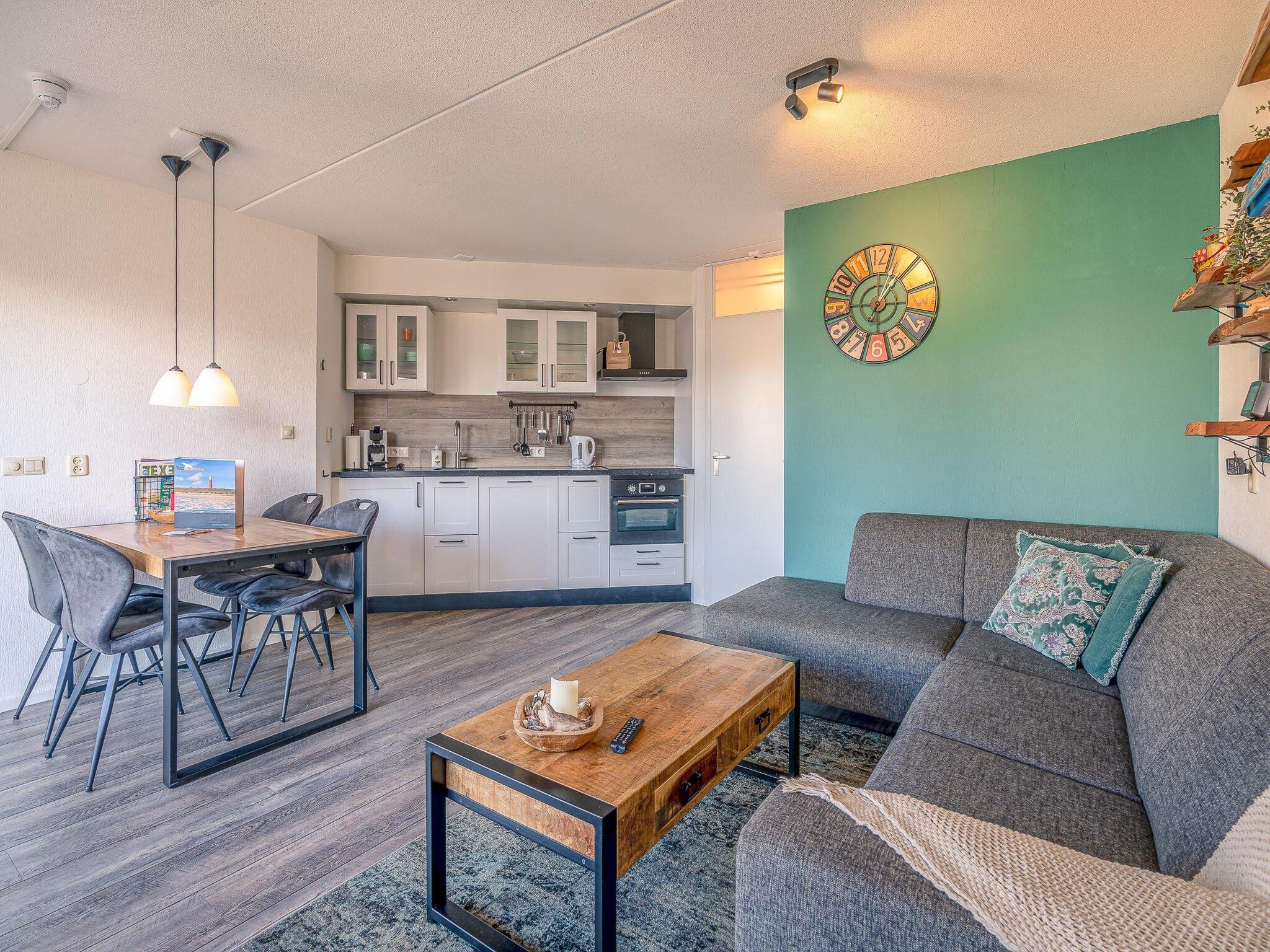 De woonkamer van Zeedistel 20 in De Koog