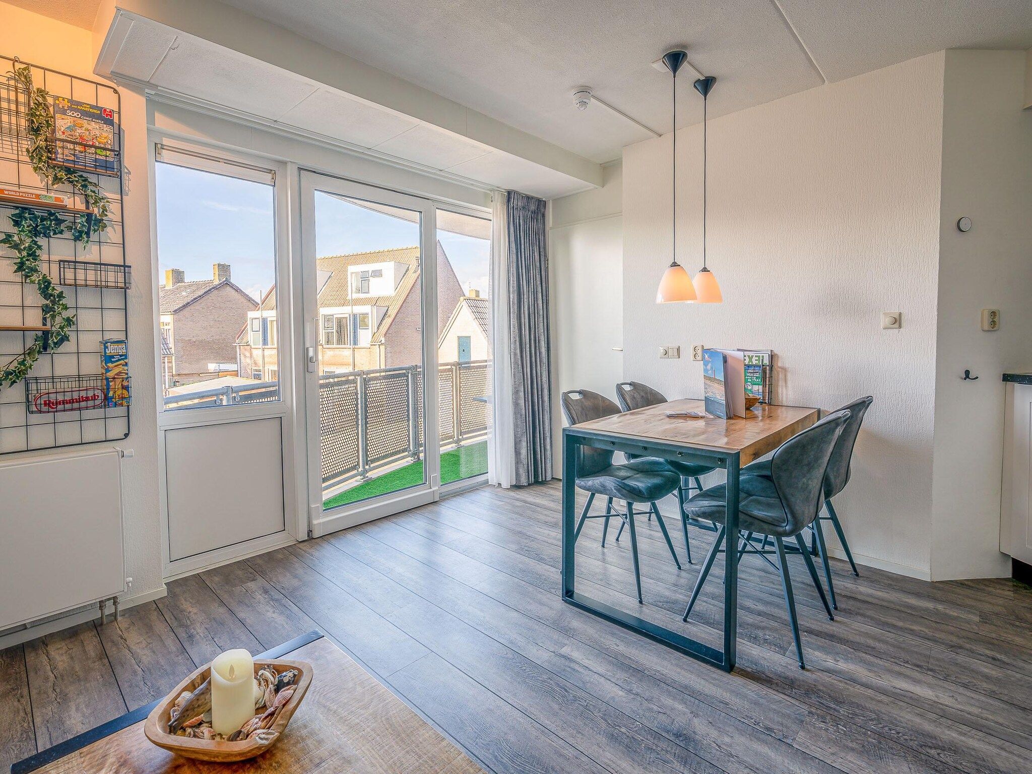 De woonkamer van Zeedistel 20 in De Koog