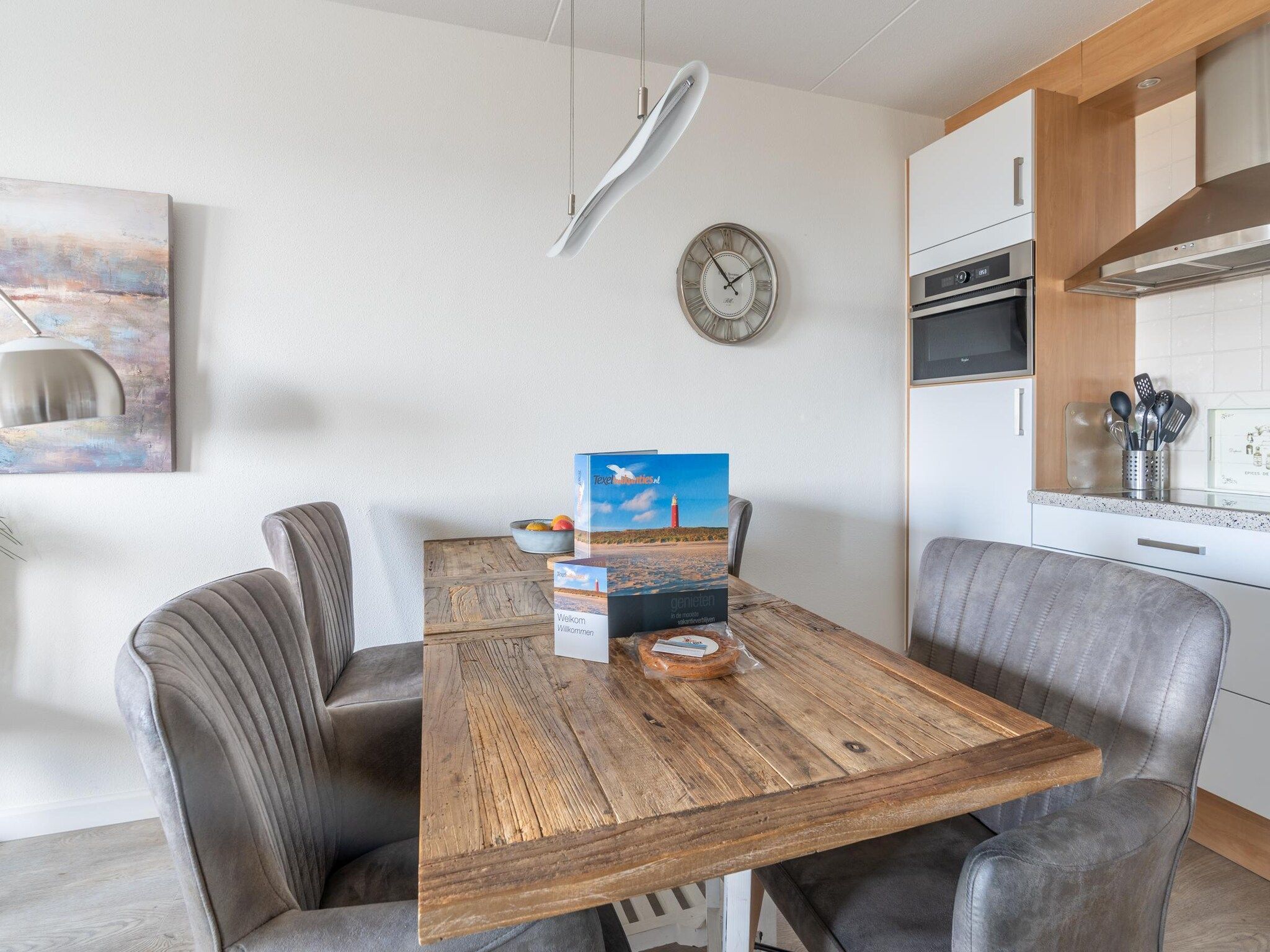 De eetkamer van Juliana 116 in De Koog