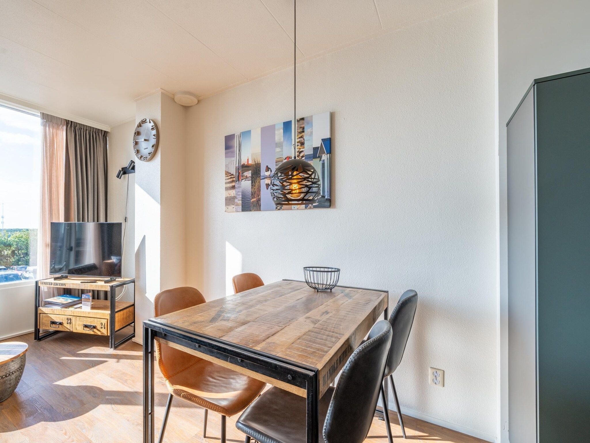 De eetkamer van Juliana 122 in De Koog