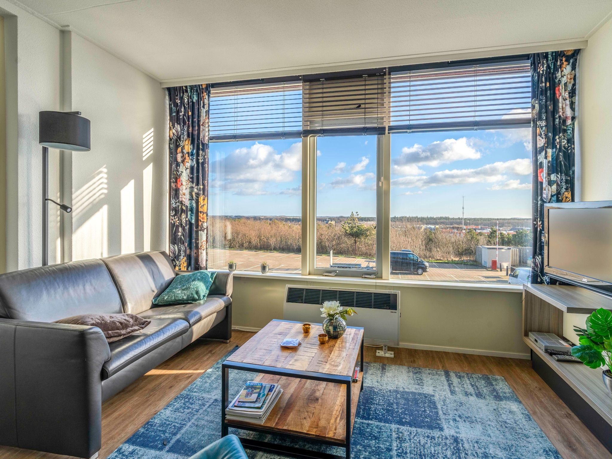 De woonkamer van Juliana 126 in De Koog