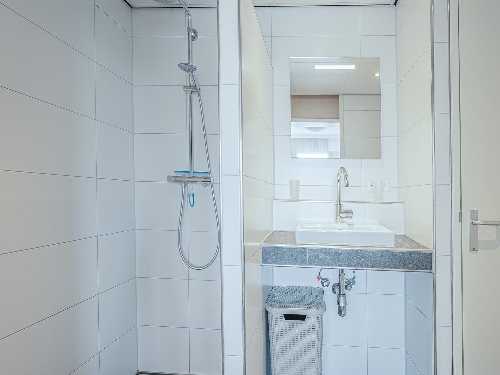 De badkamer van Juliana 128 in De Koog