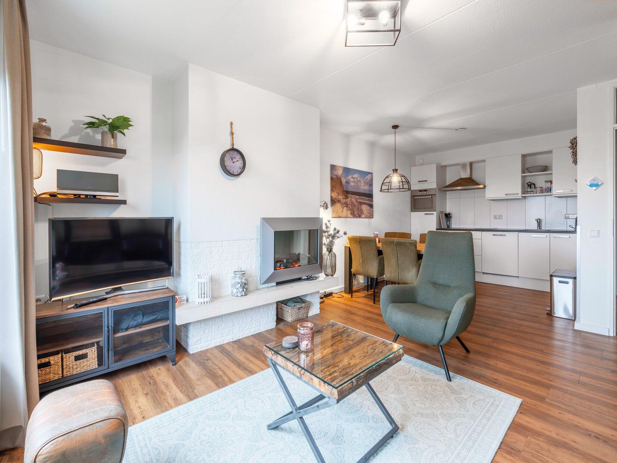 De woonkamer van Juliana 166 in De Koog