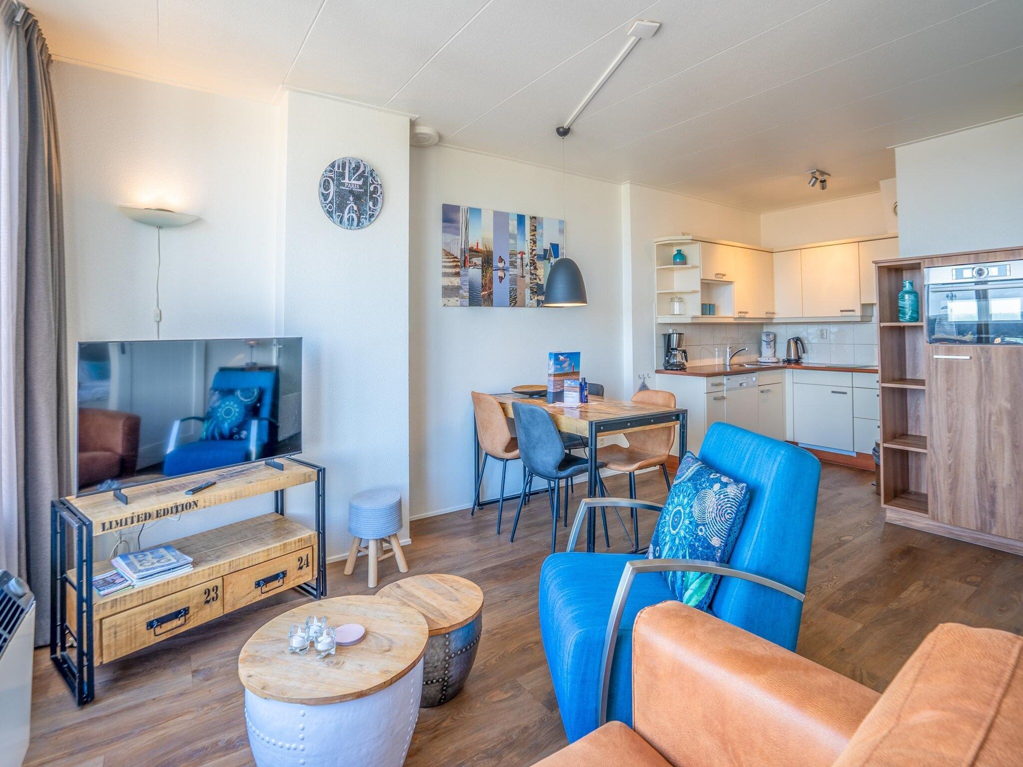 De woonkamer van Juliana 172 in De Koog