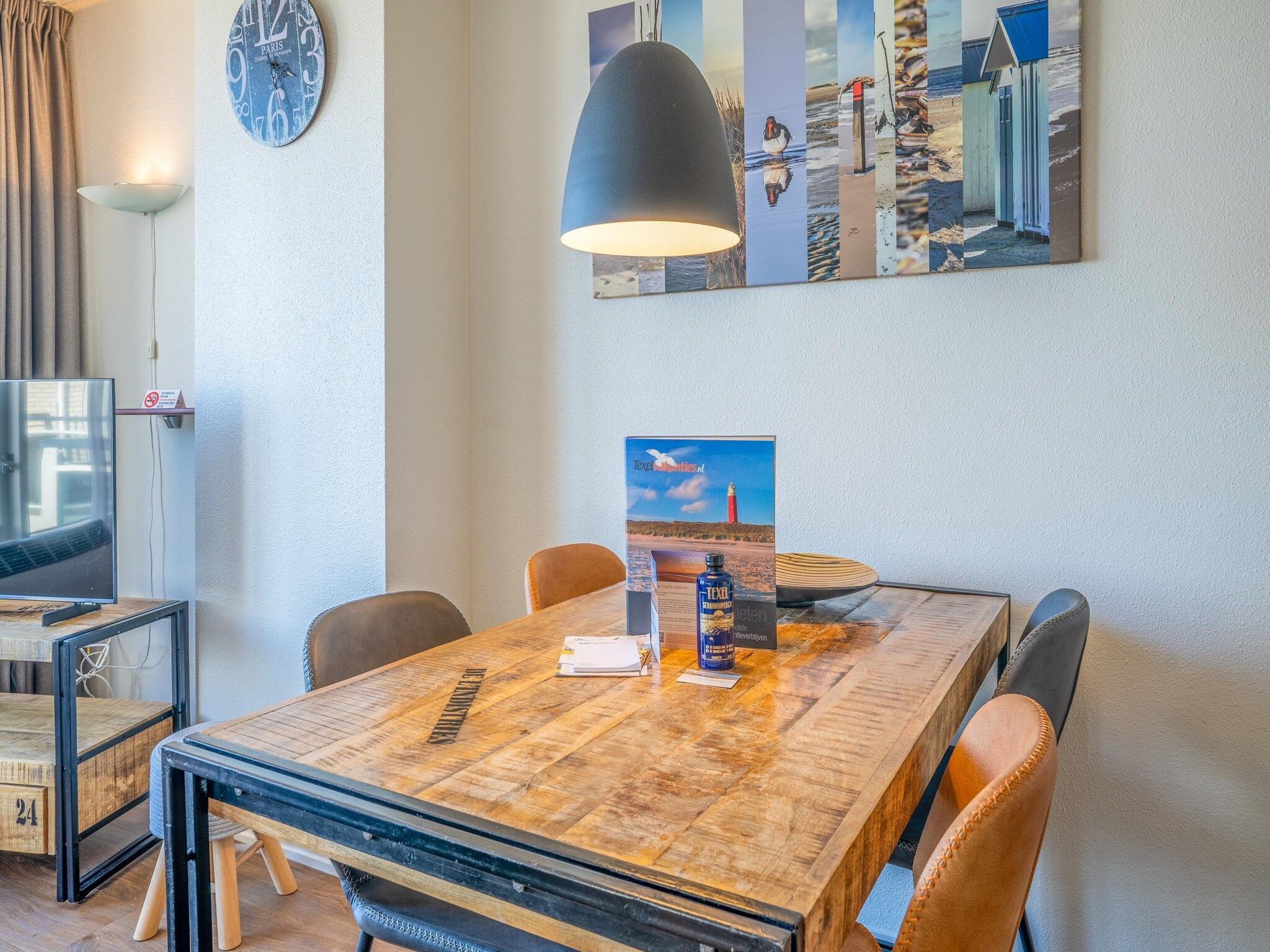 De eetkamer van Juliana 172 in De Koog