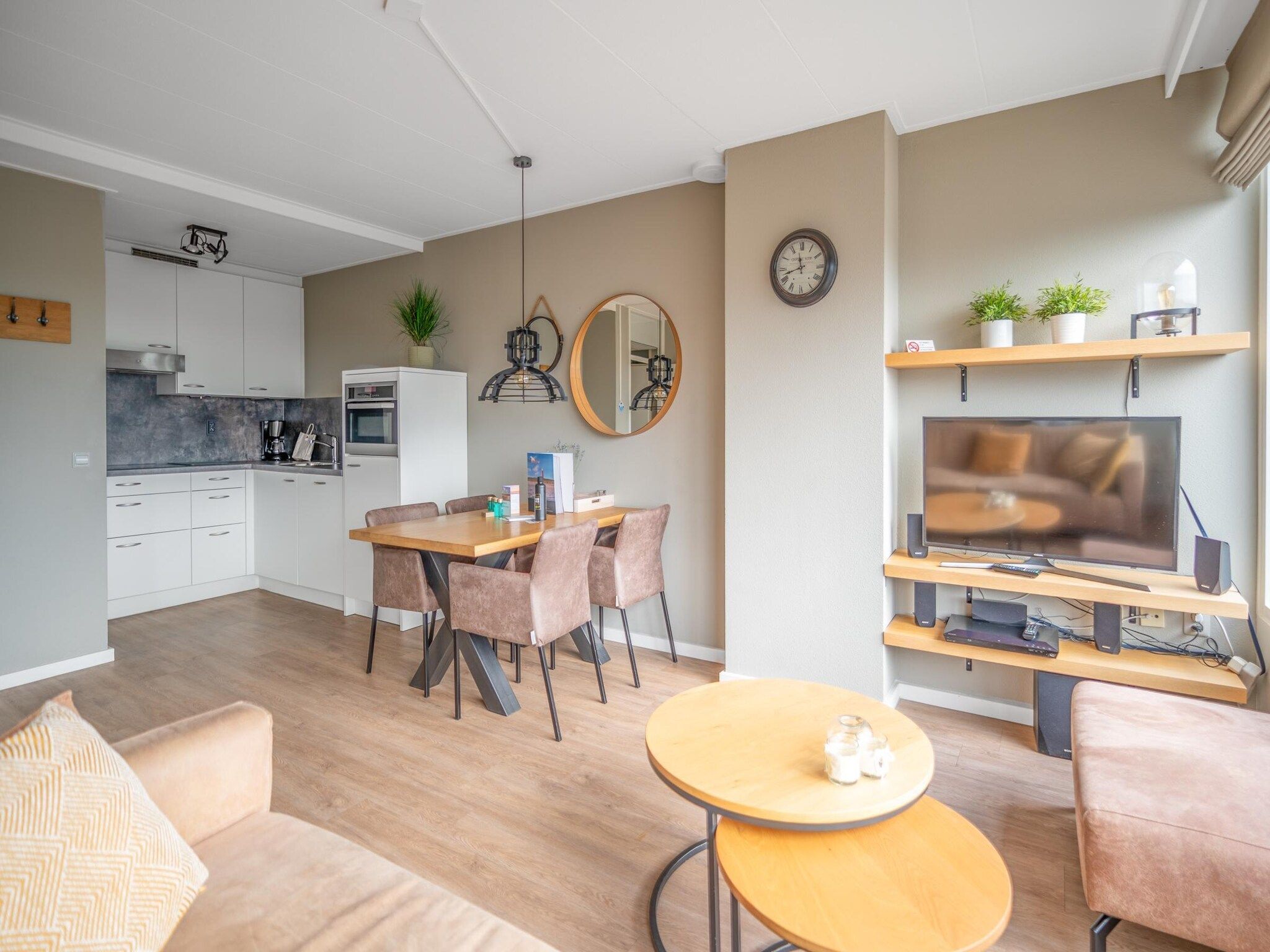 De woonkamer van Juliana 178 in De Koog