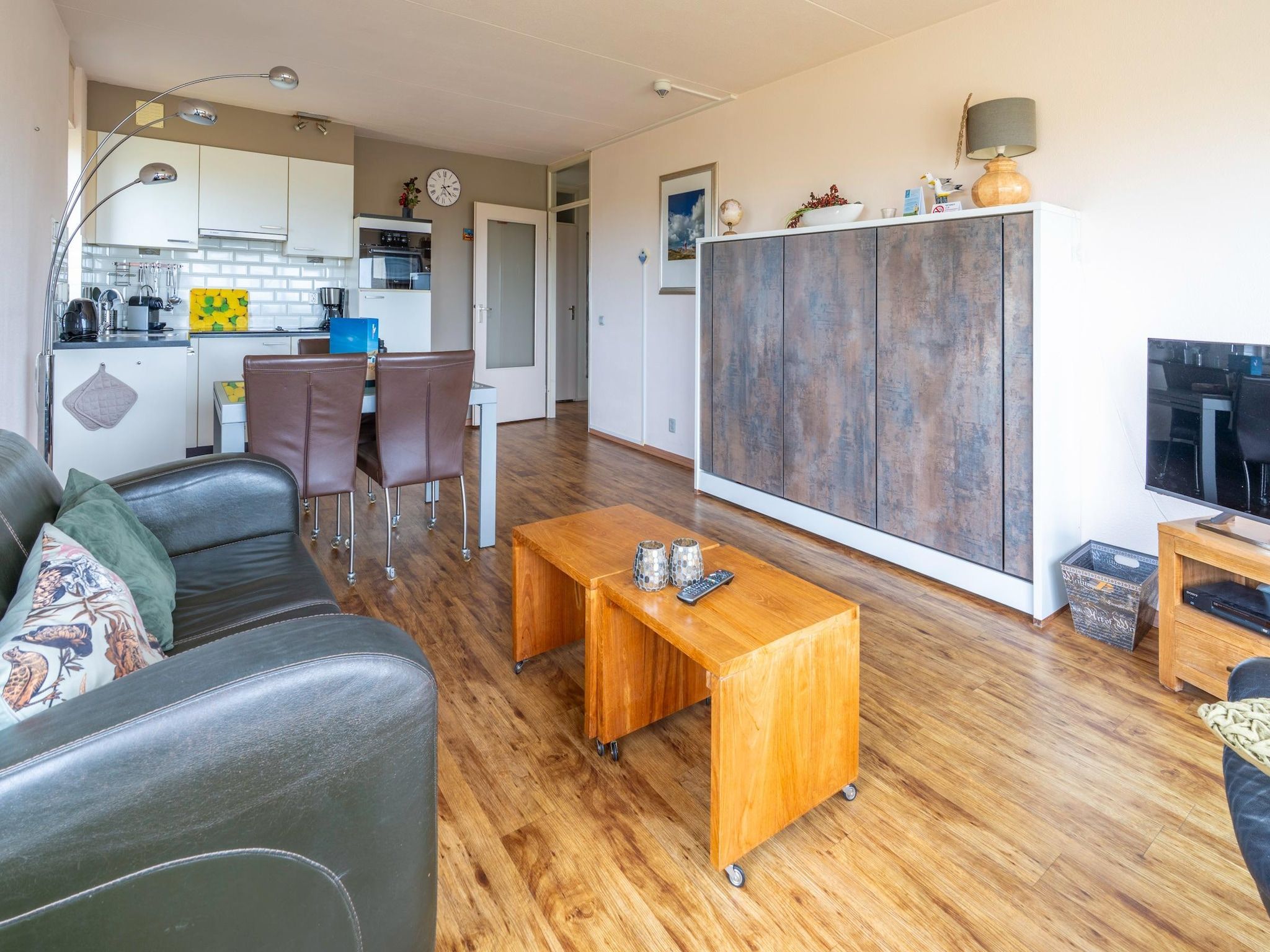 De woonkamer van Juliana 168 in De Koog