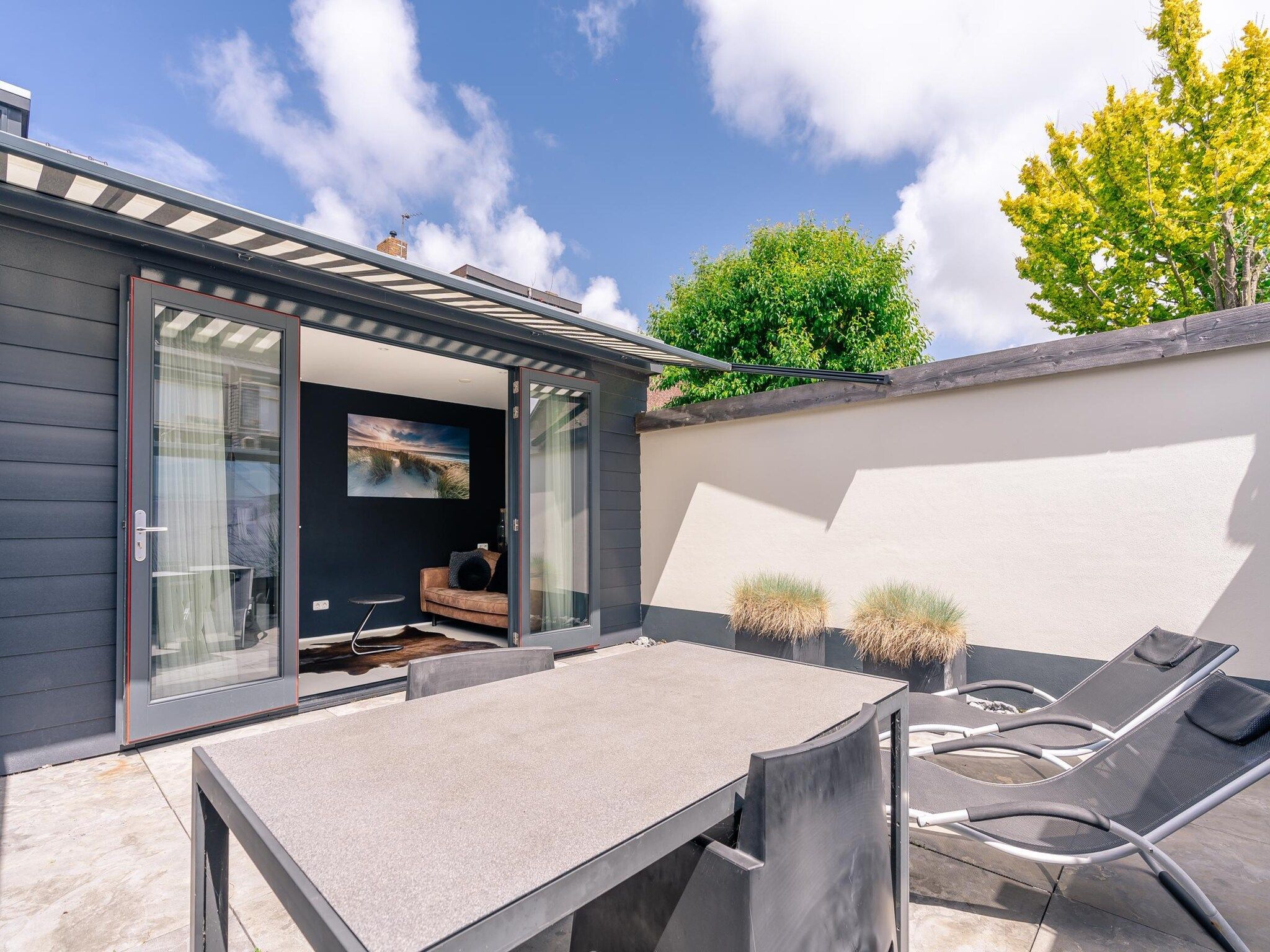 Het terras van Brink 15 in De Koog