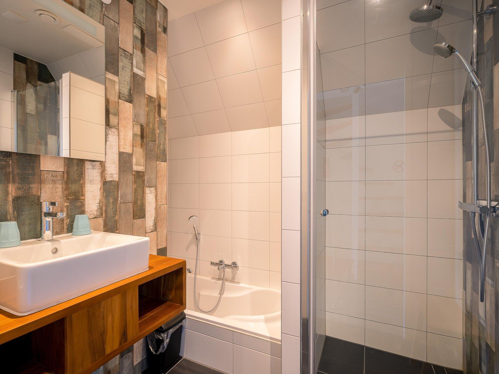 De badkamer van Nieuwlanderweg 75 in De Waal