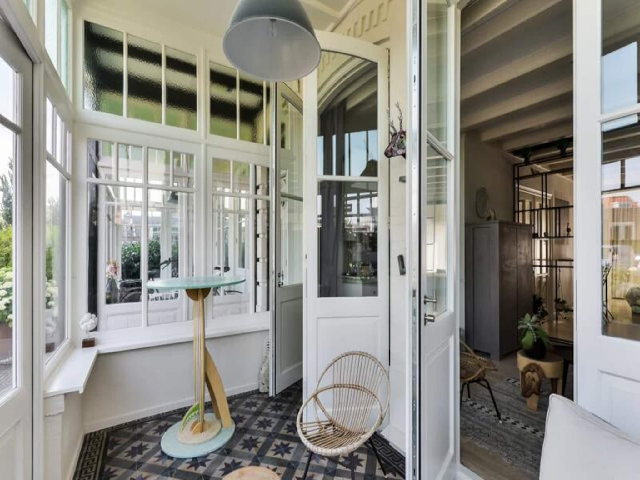 Villa Loft Apartment With Light Garden Room in Zandvoort - Foto 1 van 23