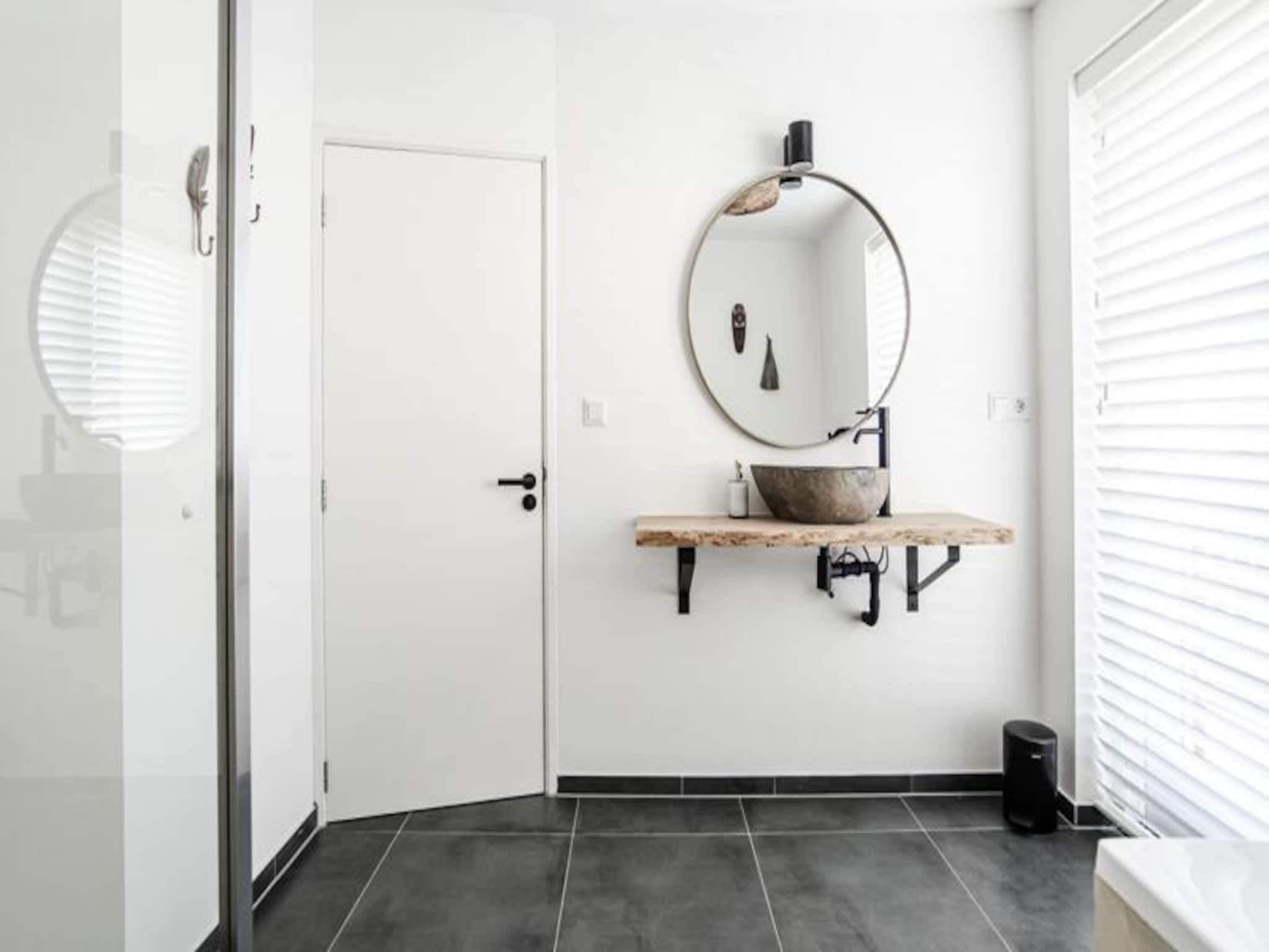 Marley&rsquo;s Beachhouse - Luxury Guest Room With Balcony in Zandvoort - Foto 16 van 25