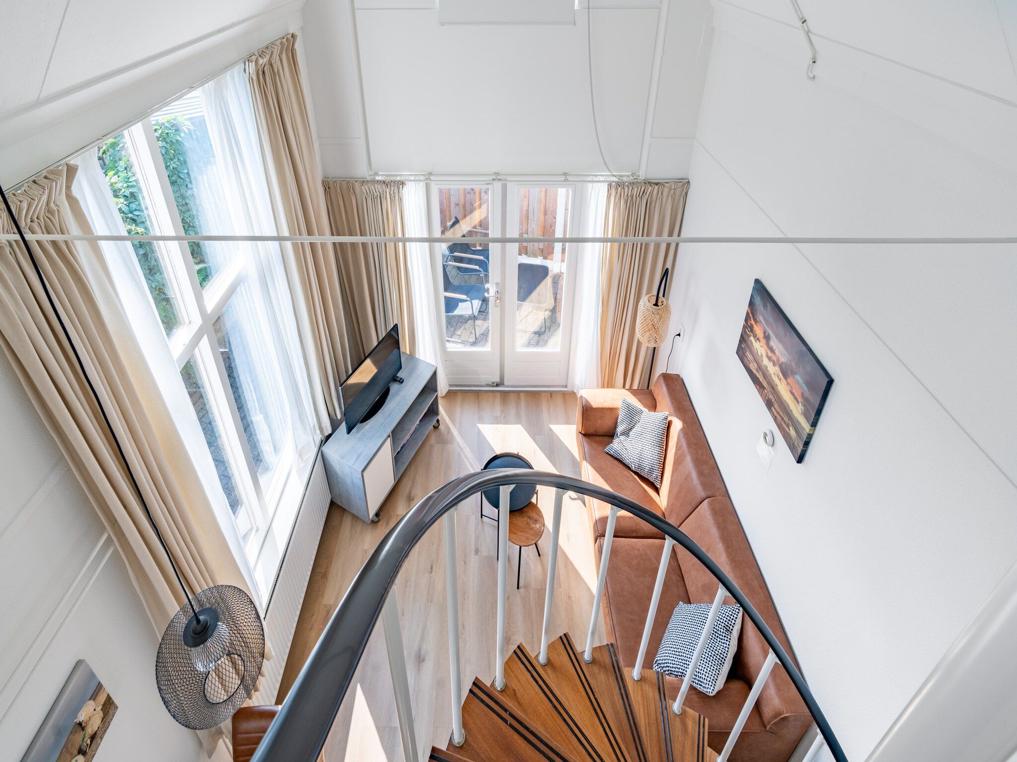 De woonkamer van Plevierstraat 3A in De Koog