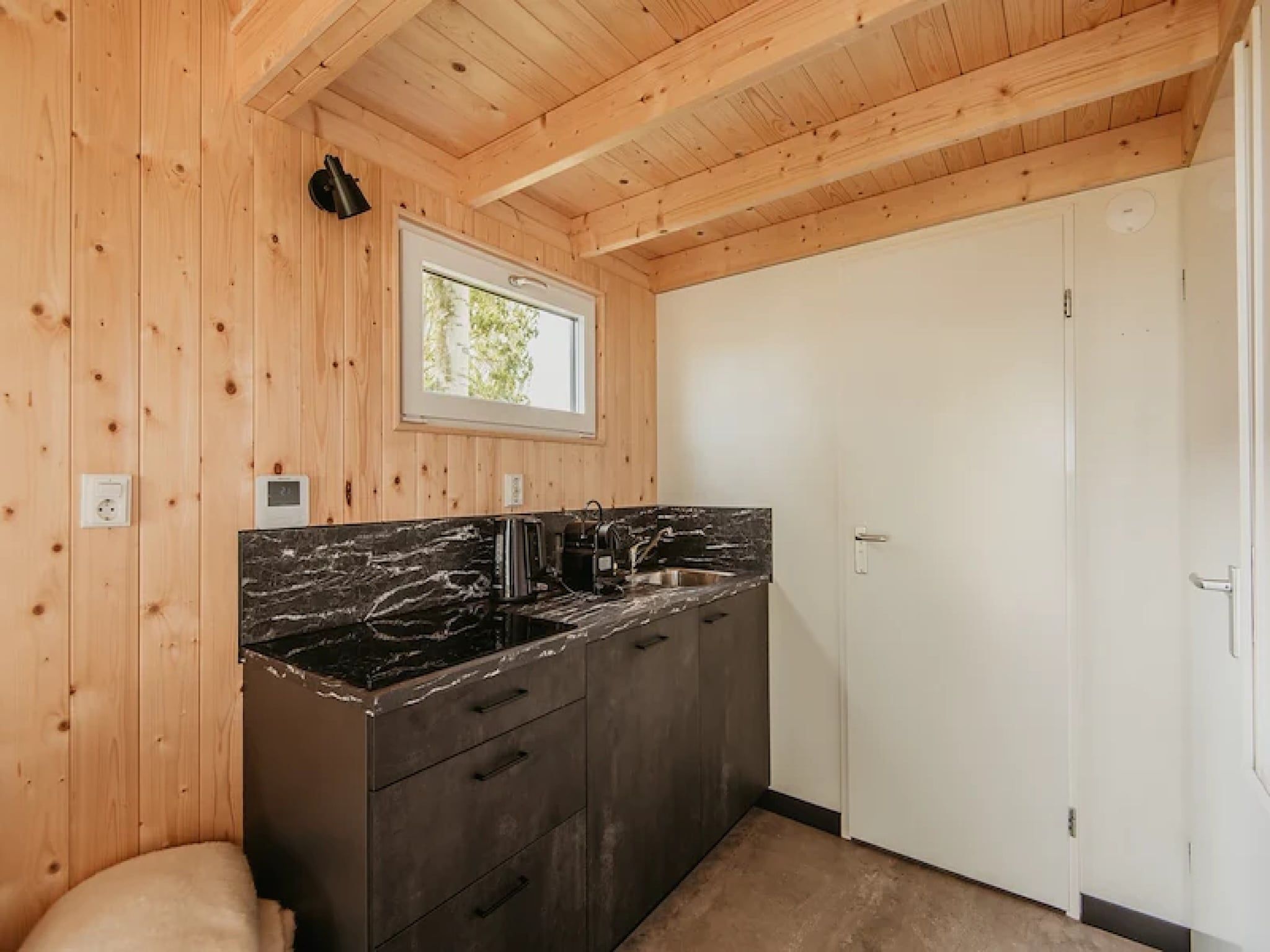 De keuken van Tiny House 2 Pax in Kesteren