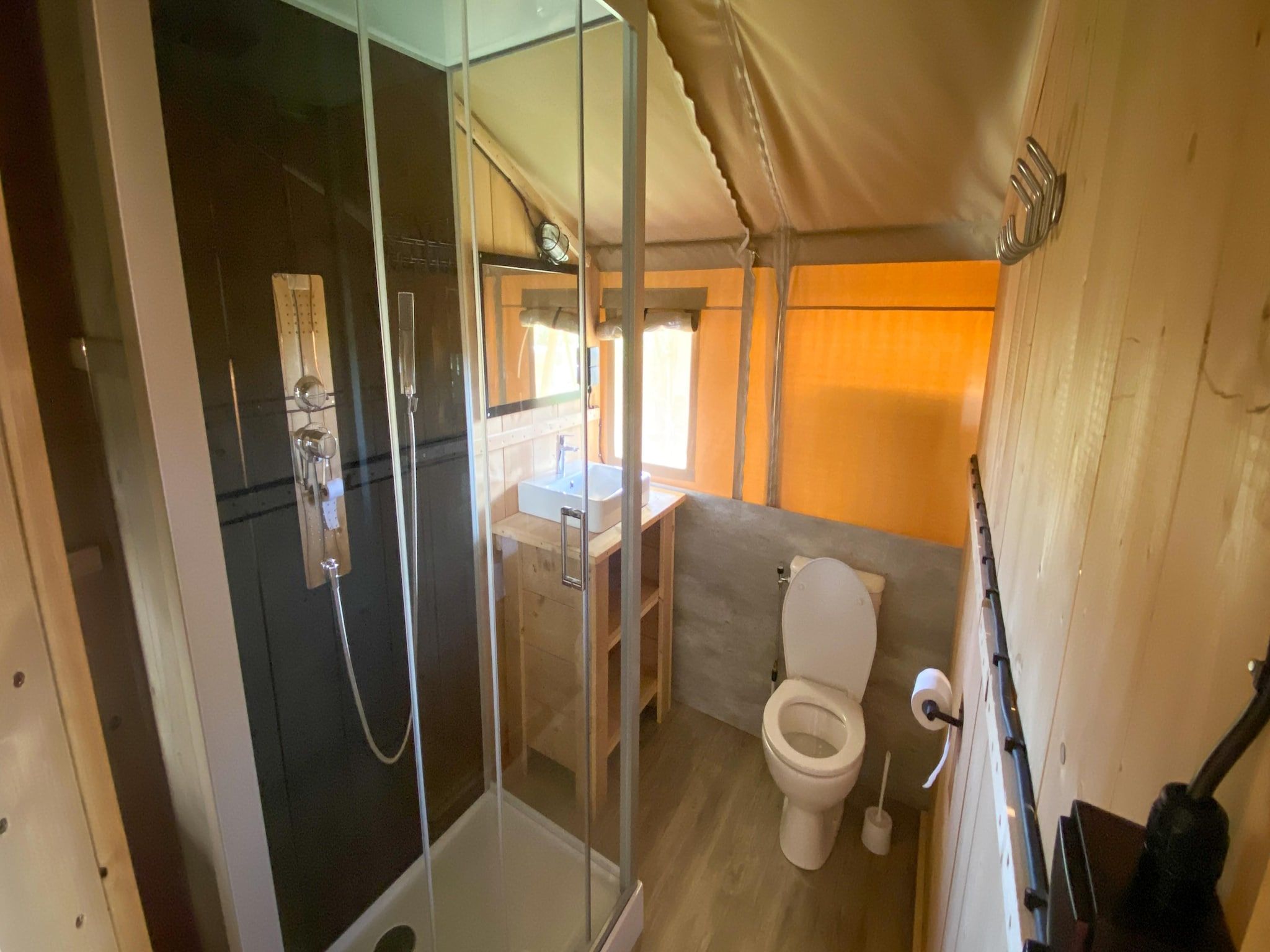 De badkamer van Bloesem Lodge 4 pax in Kesteren