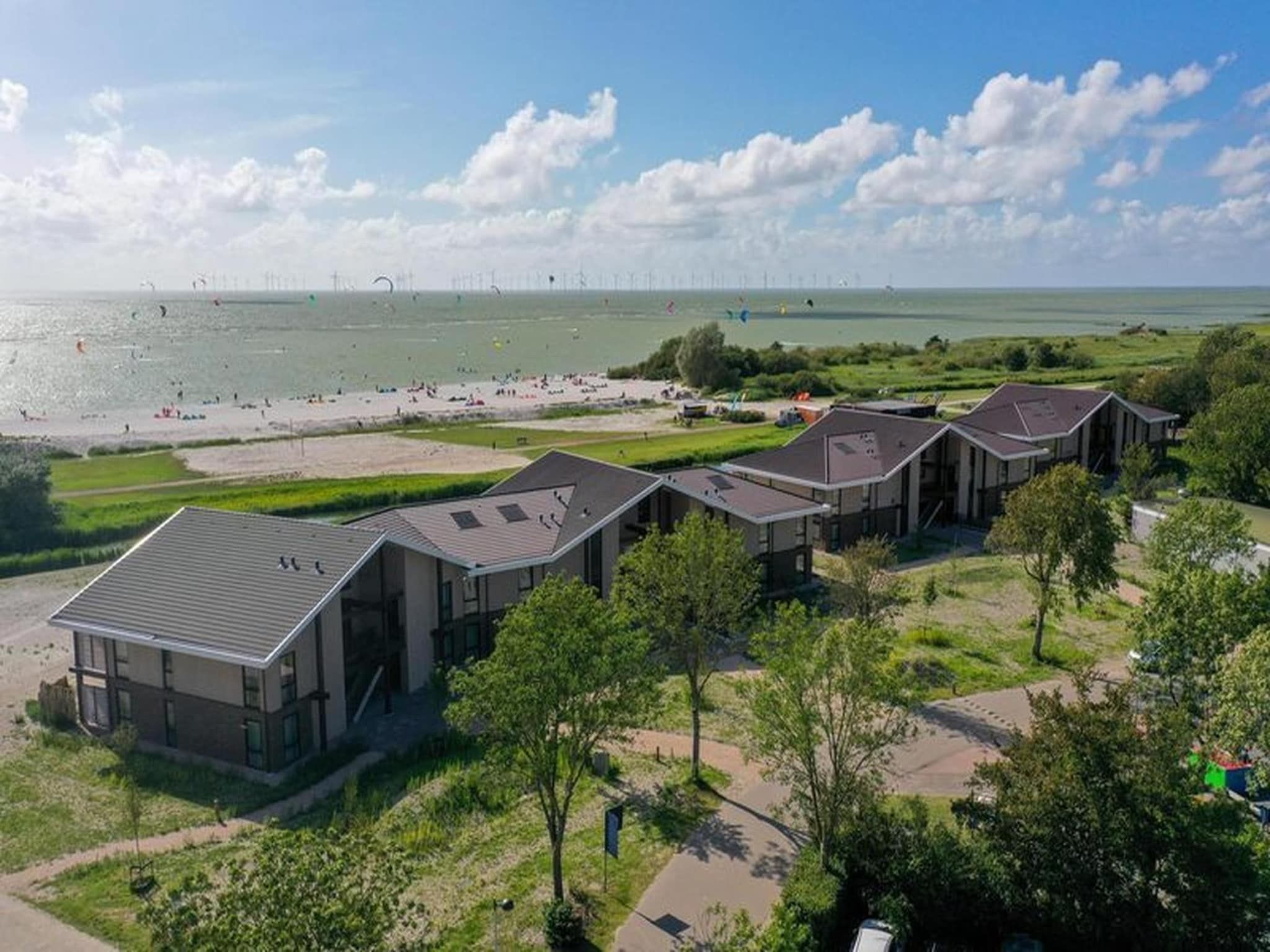 De buitenkant van Luxury Beach Apartment | 6 Pers. in Workum