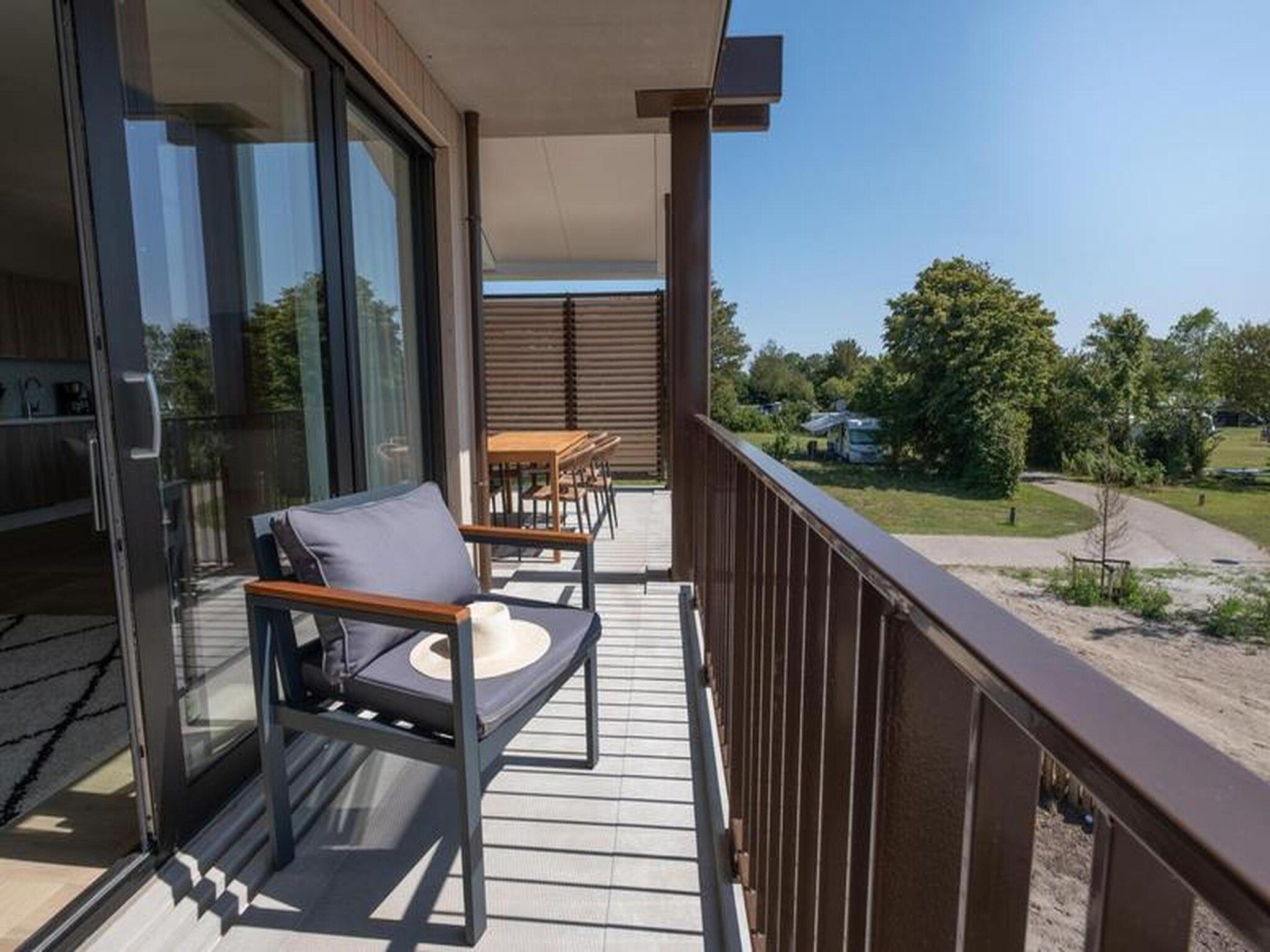Het terras van Luxury Beach Apartment | 6 Pers. in Workum