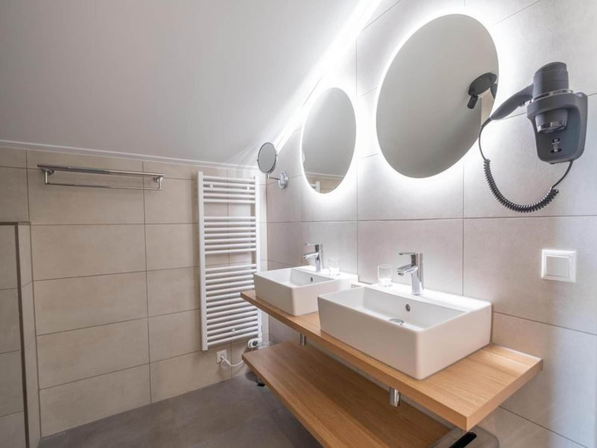 De badkamer van Luxury Beach Apartment | 6 Pers. in Workum