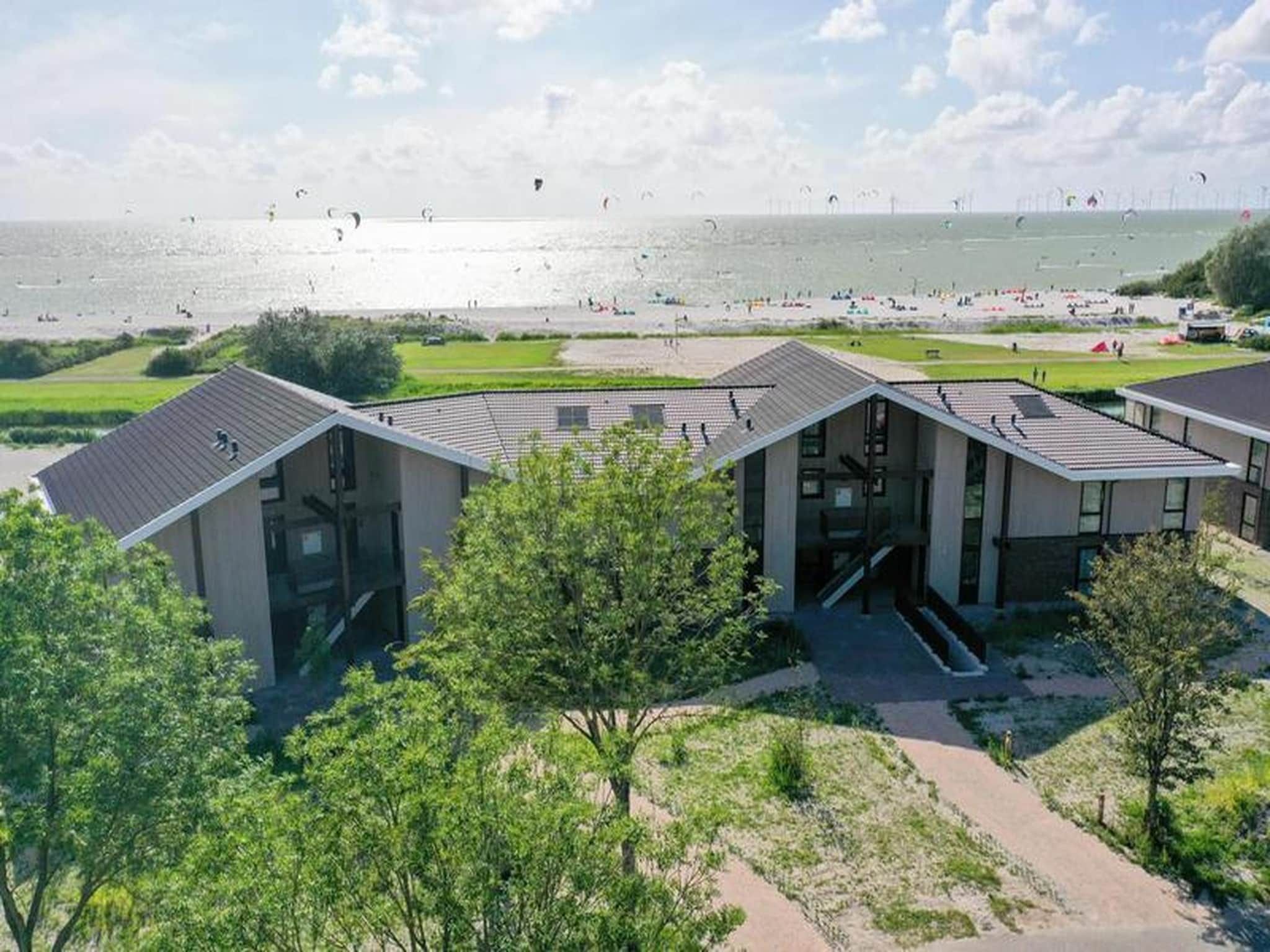 De buitenkant van Luxury Beach Apartment | 4 Pers. in Workum