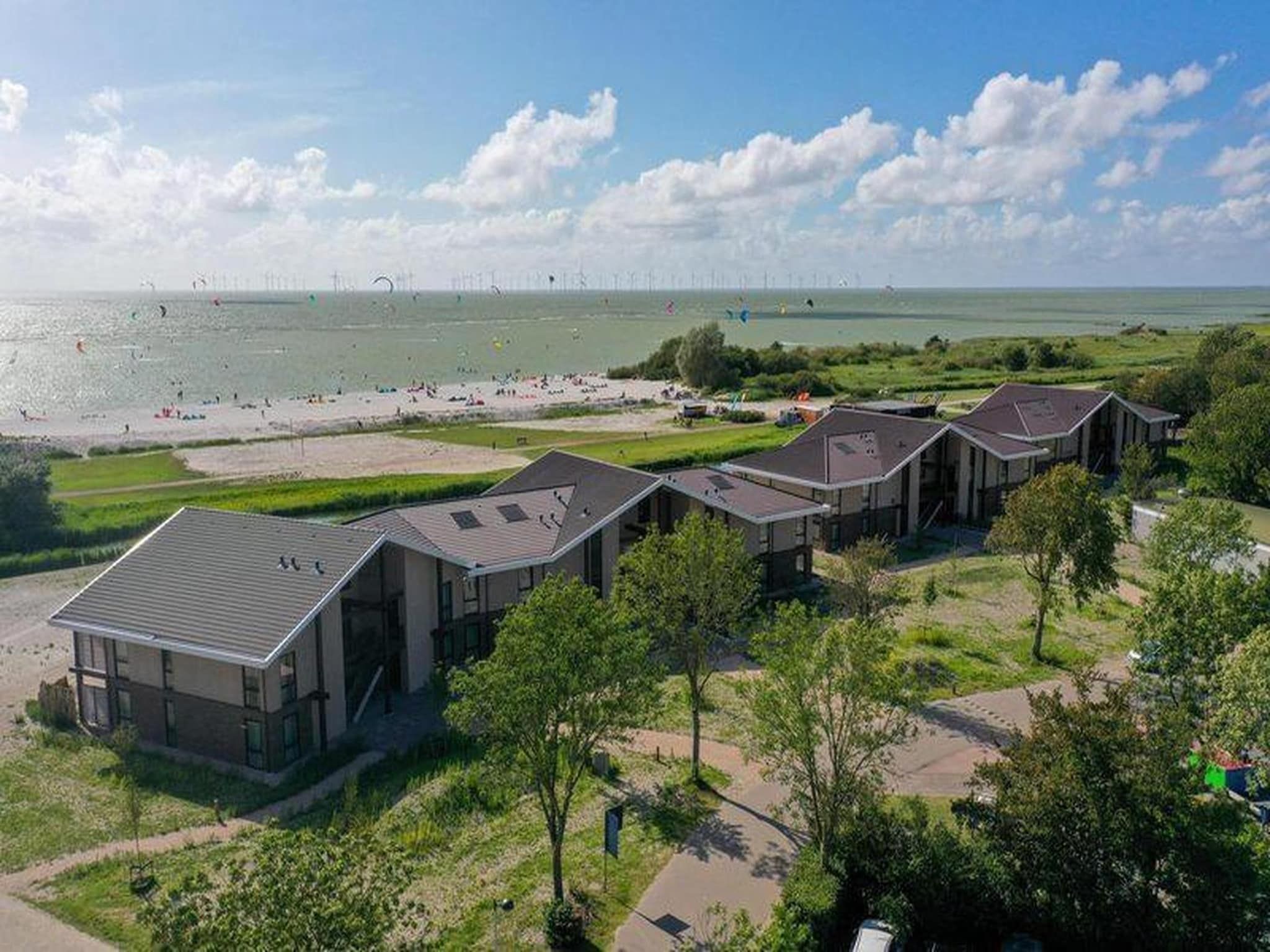 De buitenkant van Luxury Beach Apartment | 4 Pers. in Workum