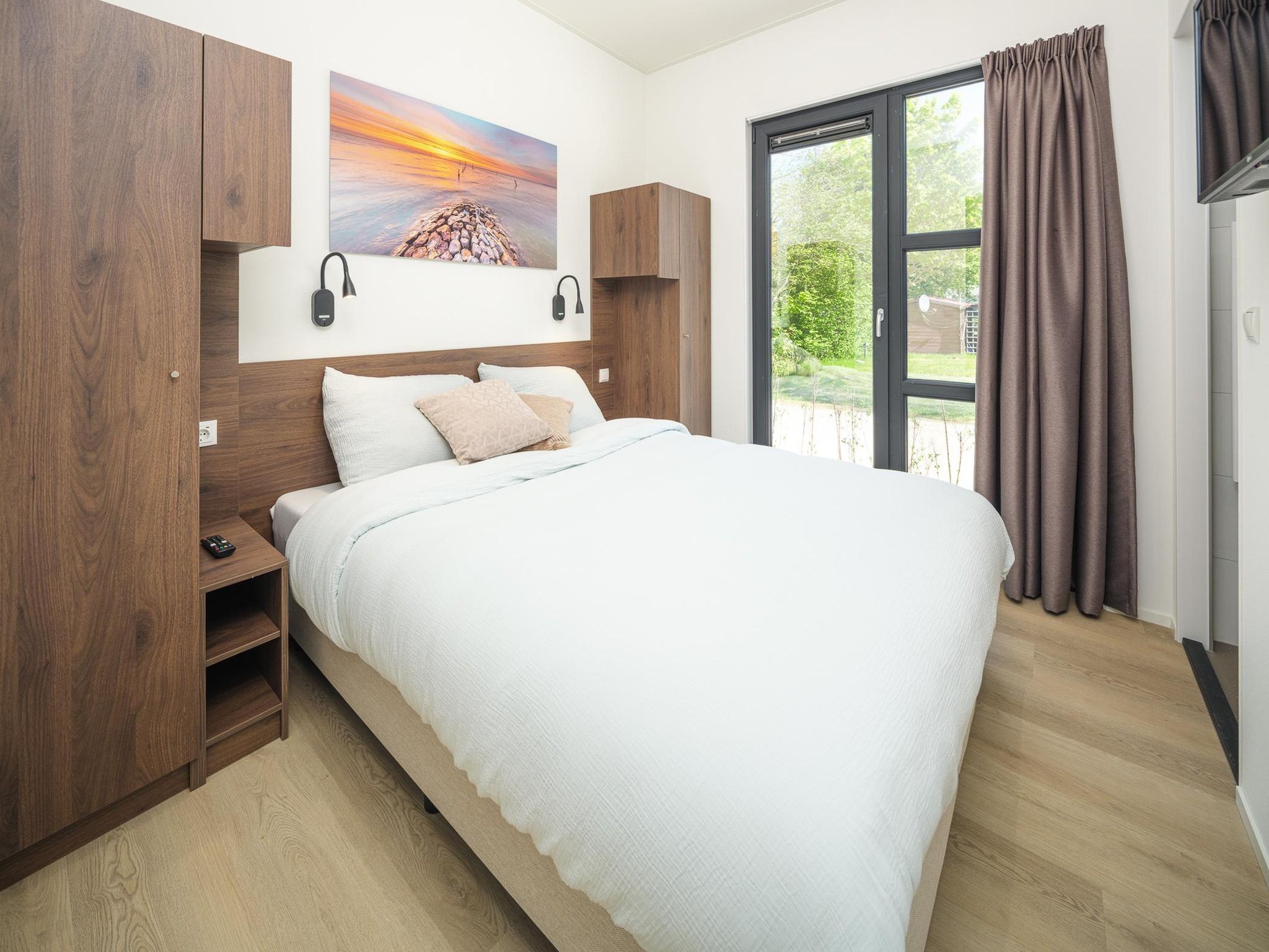 Een slaapkamer van Villa L-Meerzicht | 6 pers. Roof terrace in Workum
