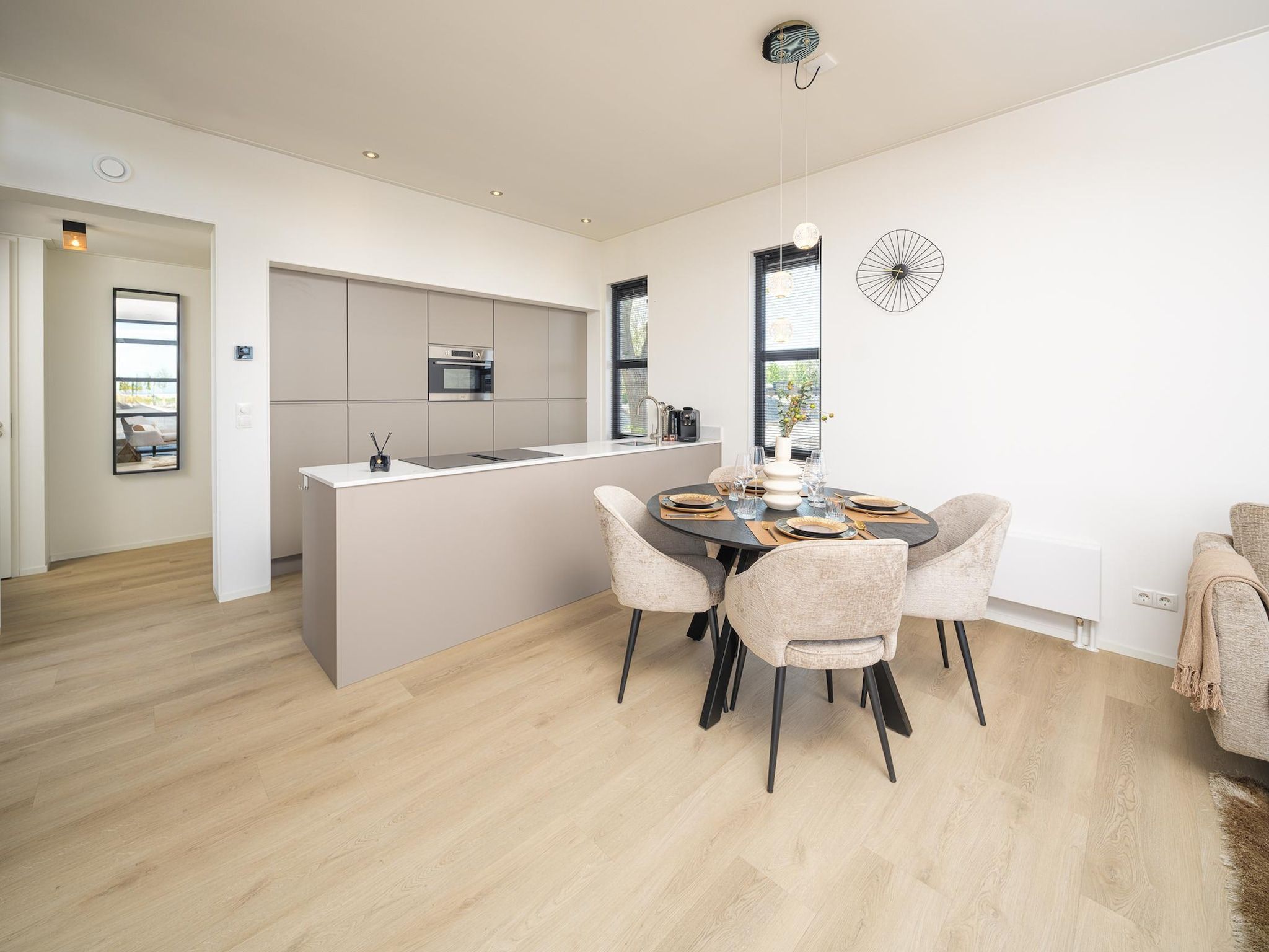 De eetkamer van Villa L-Meerzicht | 4 pers. in Workum