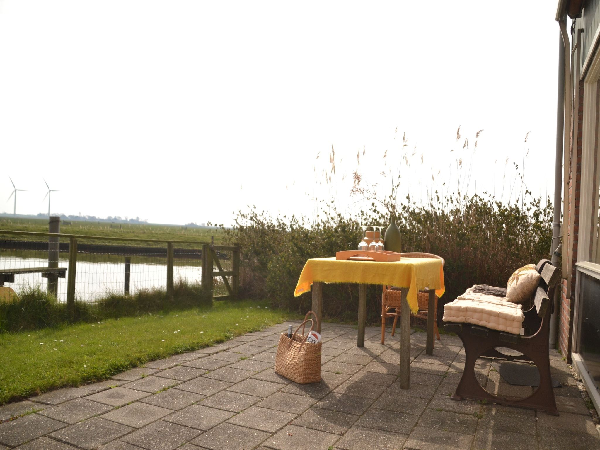 Het terras van De Waske in Warns