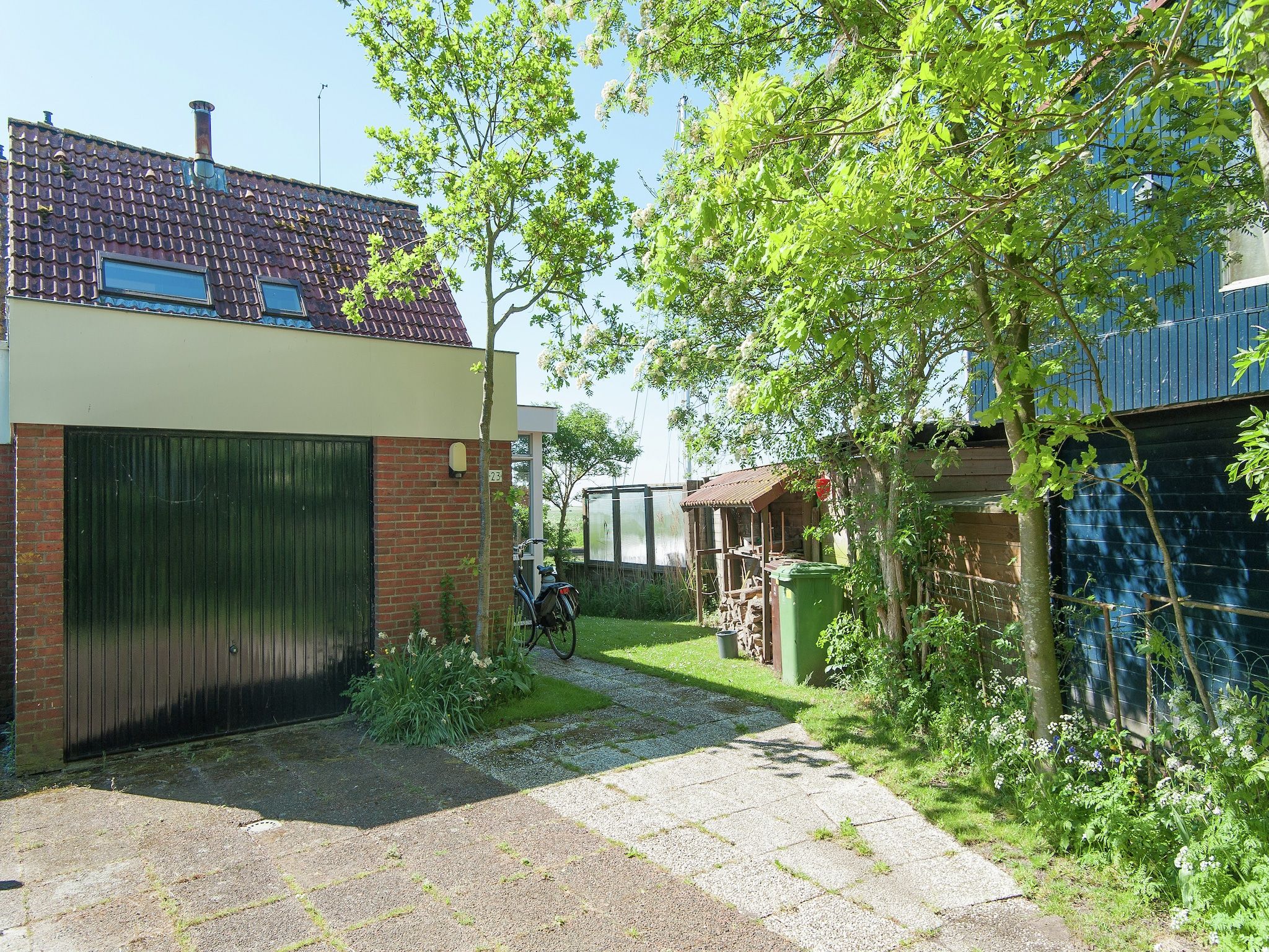 De buitenkant van De Waske in Warns