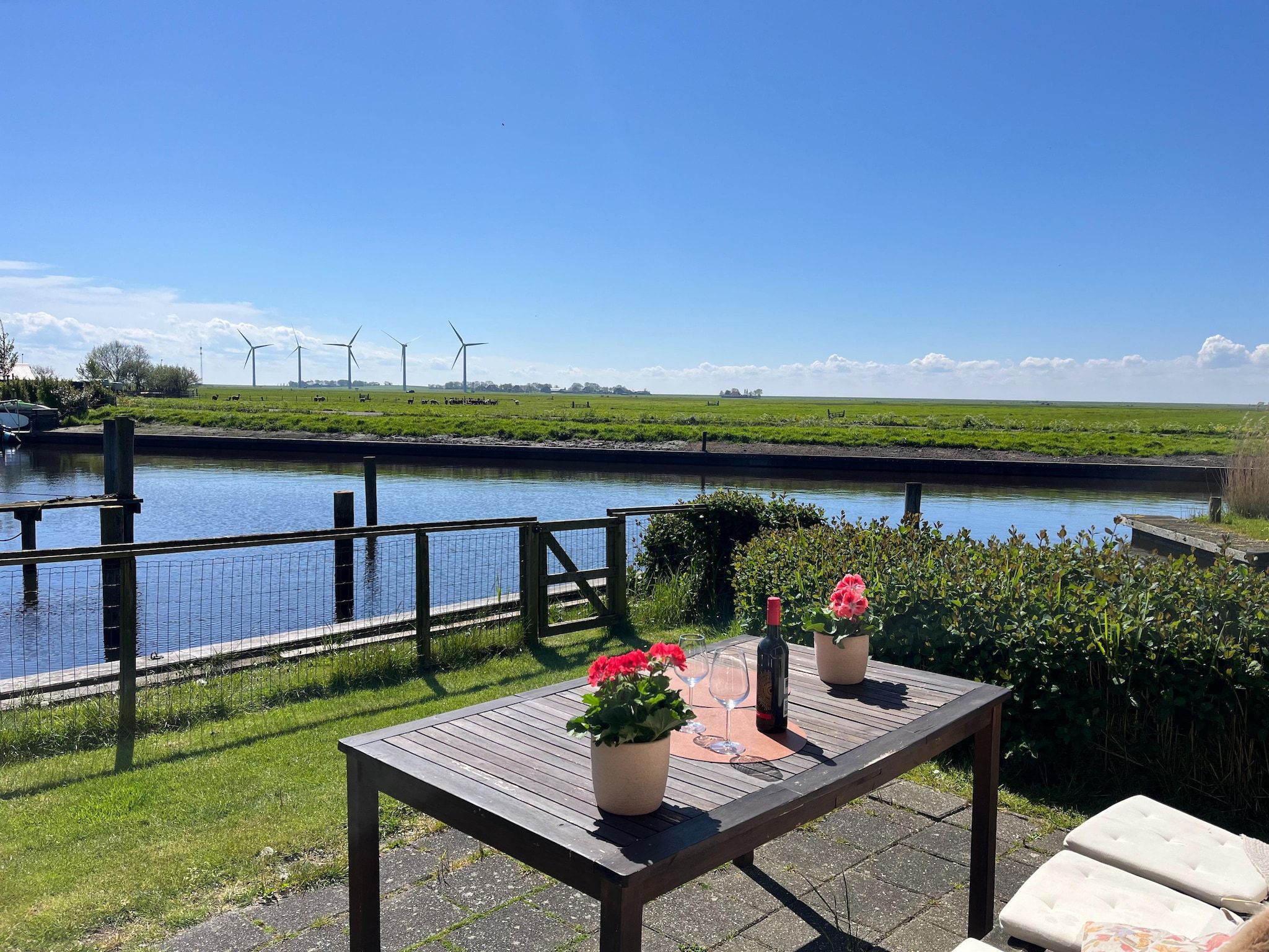 Het terras van De Waske in Warns