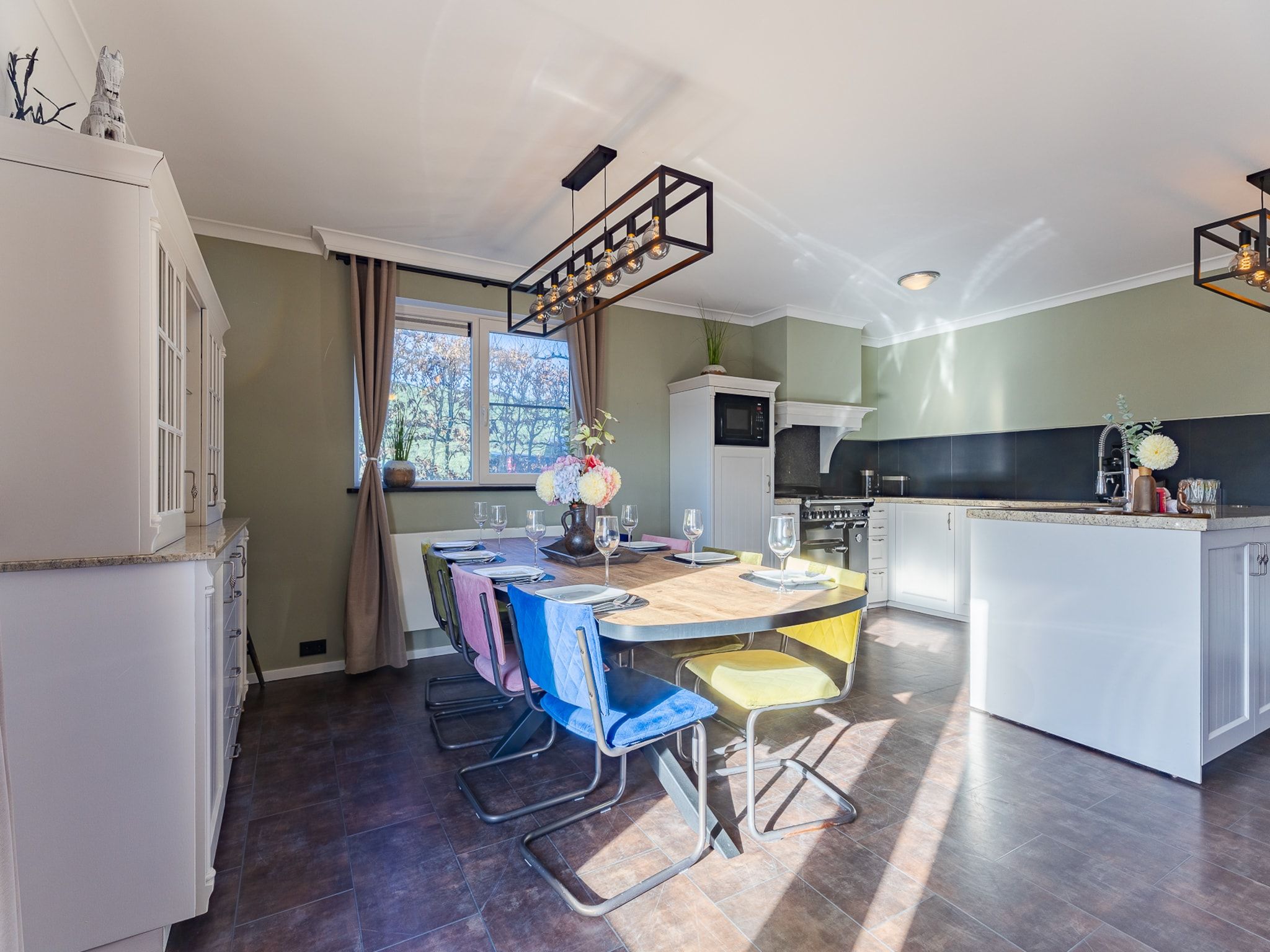 De eetkamer van Vakantiehuis - Keetenweg 10| Stavenisse in Stavenisse