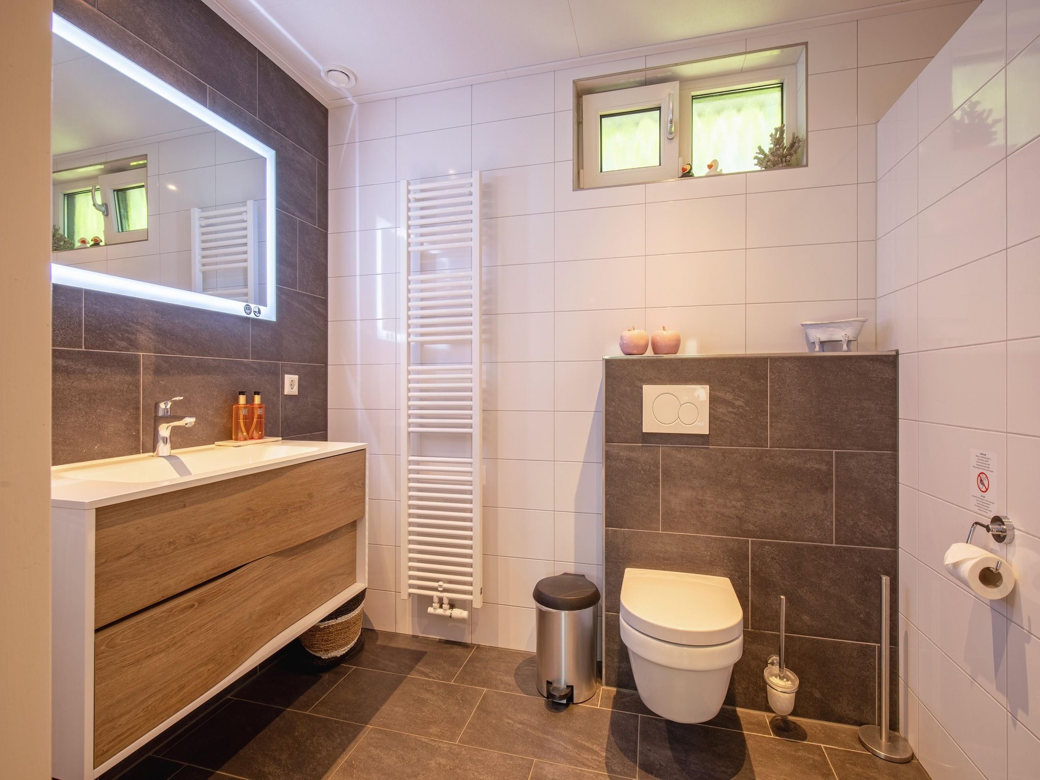 De badkamer van De Witte Parel in Den Burg