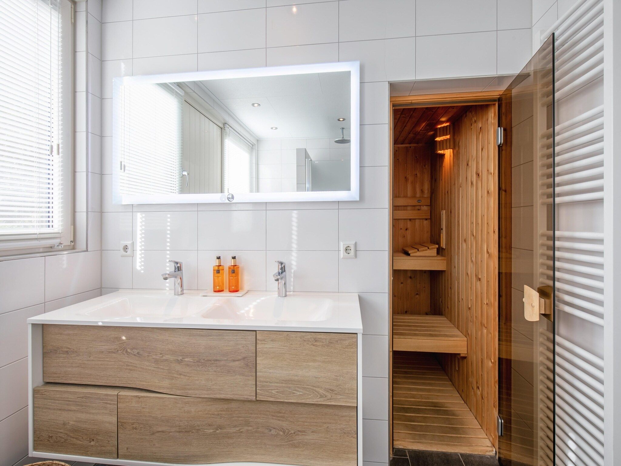 De badkamer van De Witte Parel in Den Burg