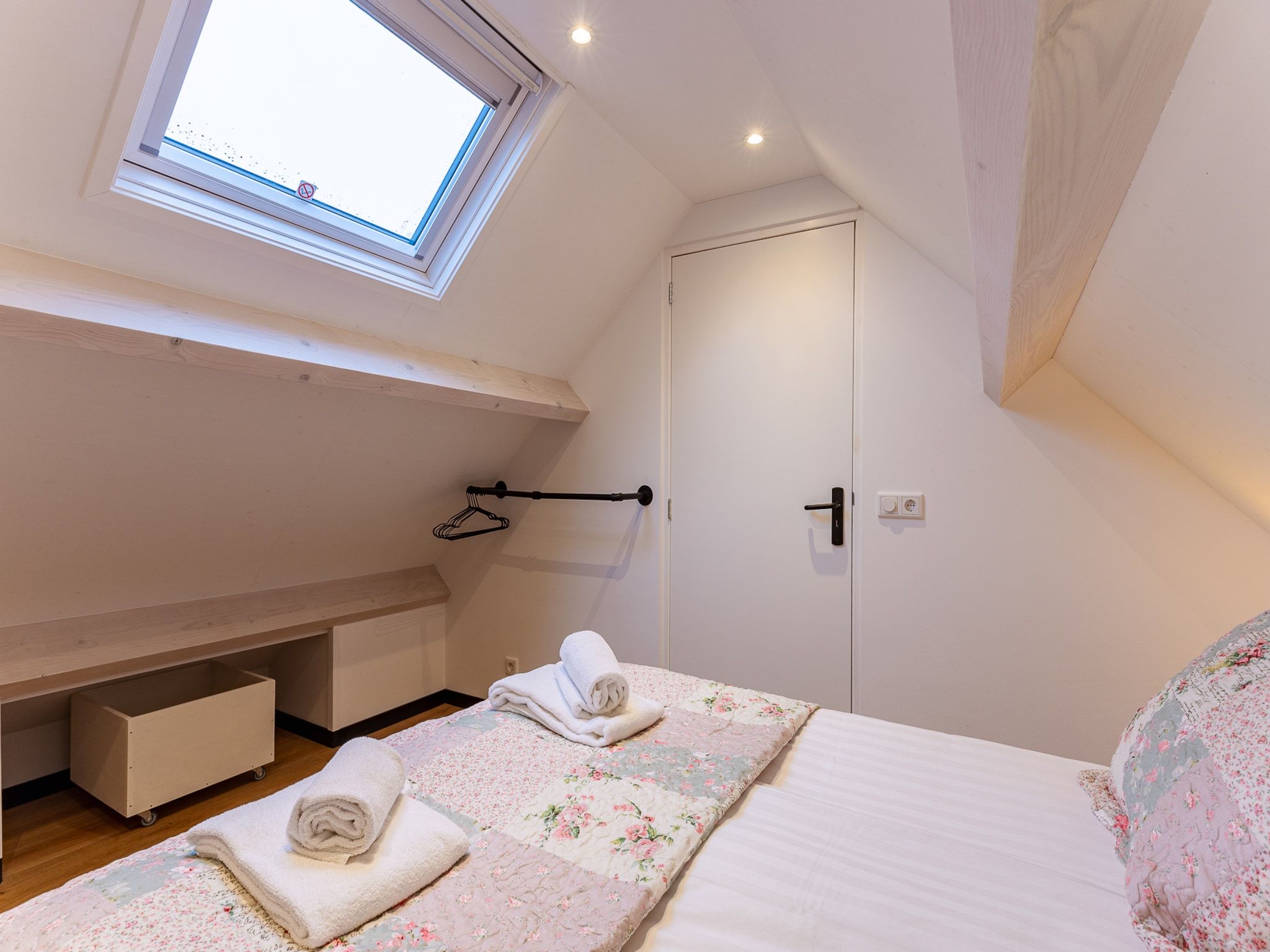 Een slaapkamer van Holiday home - Schoolstraat 6a | Vrouwenpolder in Vrouwenpolder