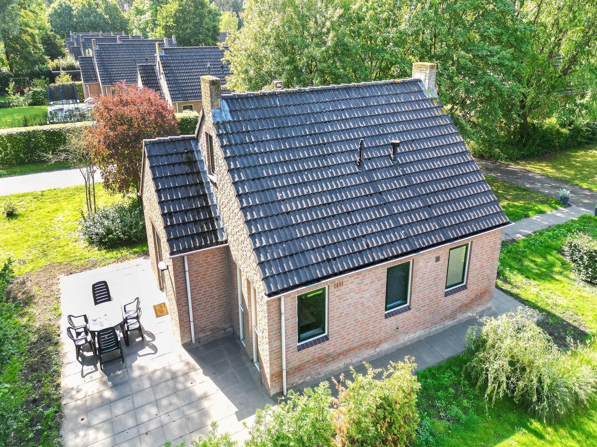 De buitenkant van 7 - Persoons Forest 217 Sauna Bungalow (copy) in Ewijk