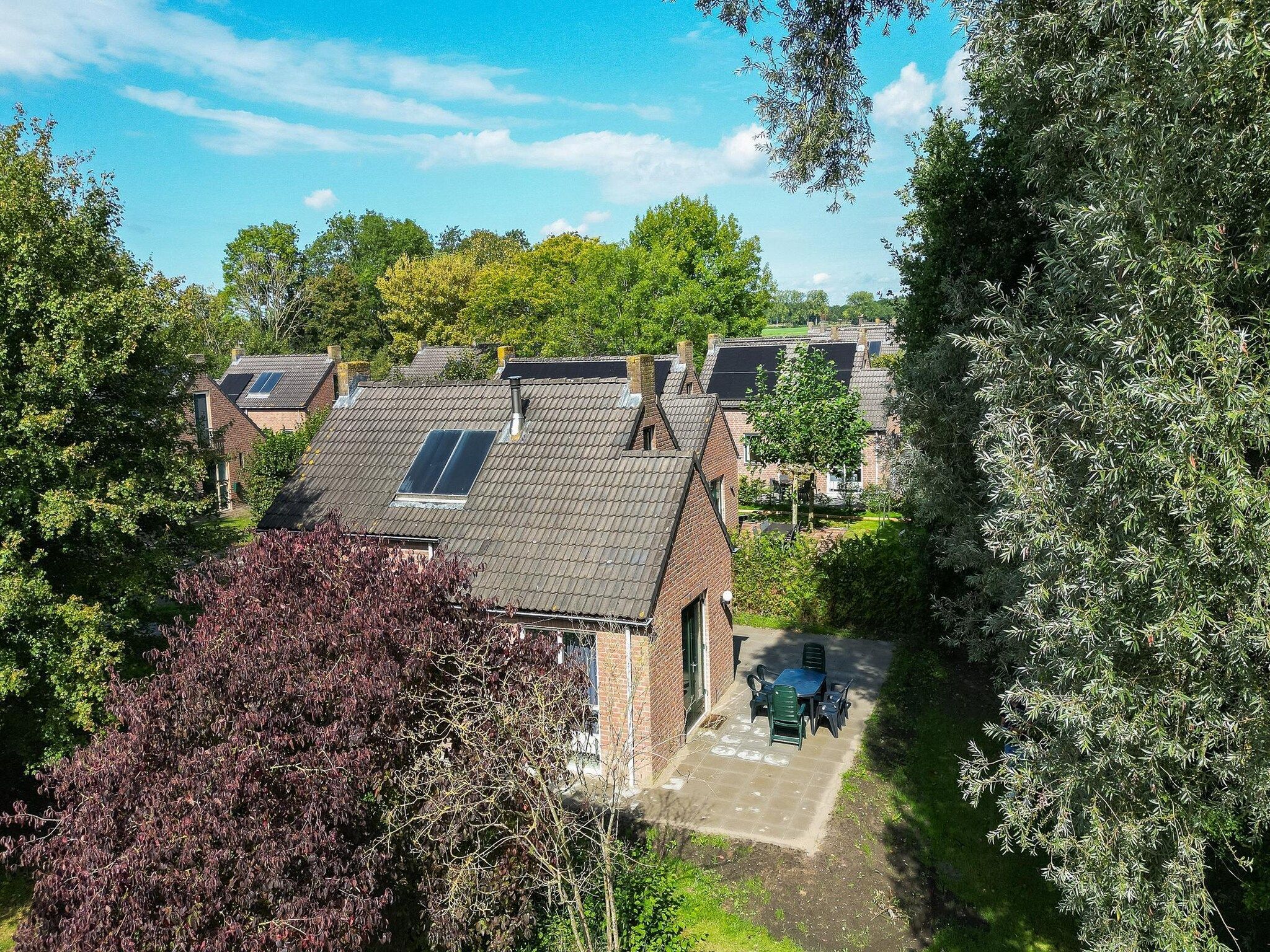 De buitenkant van 7 - Persoons Forest 217 Sauna Bungalow (copy) in Ewijk